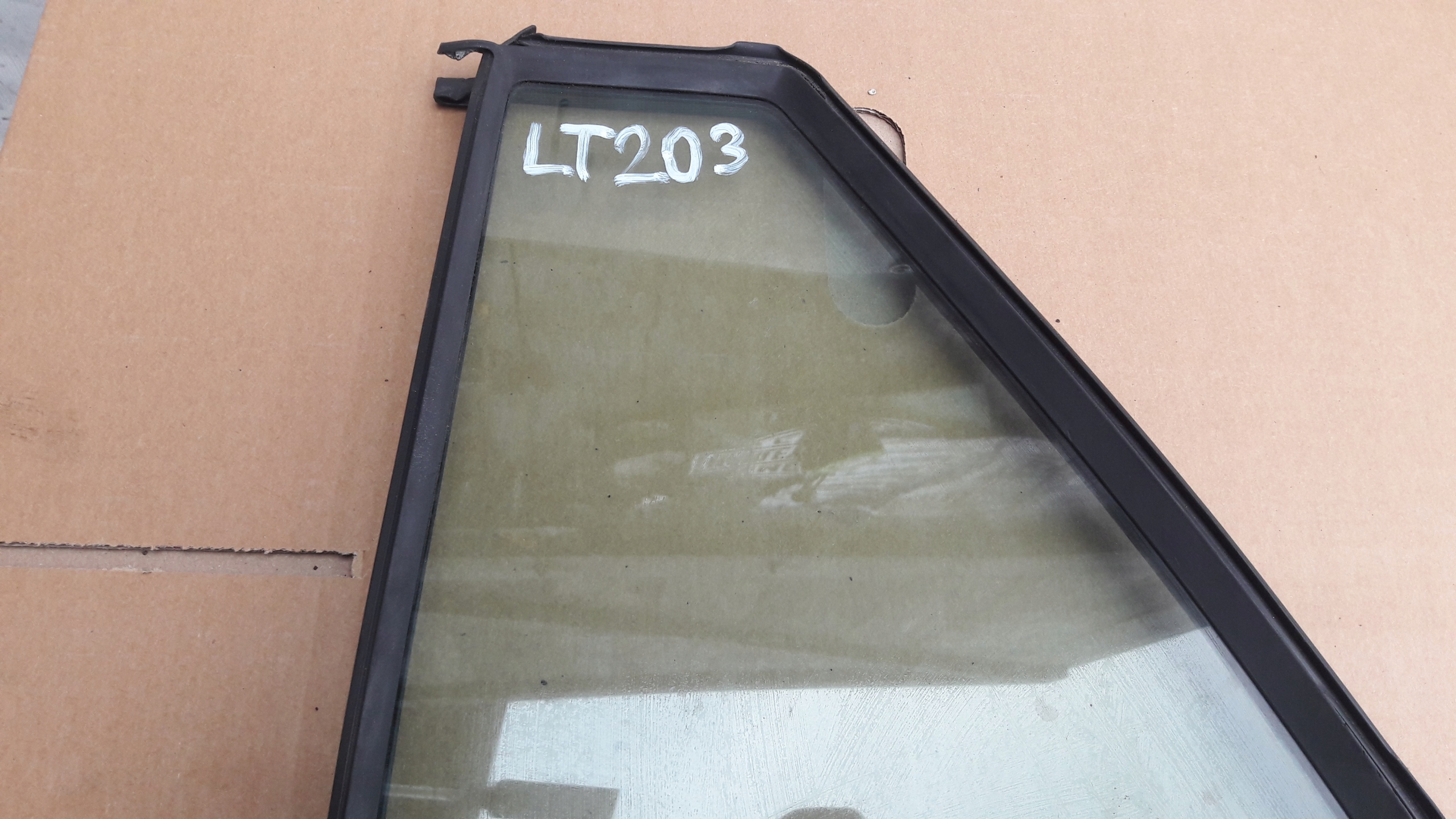MERCEDES W203 window left rear part TROJKAT