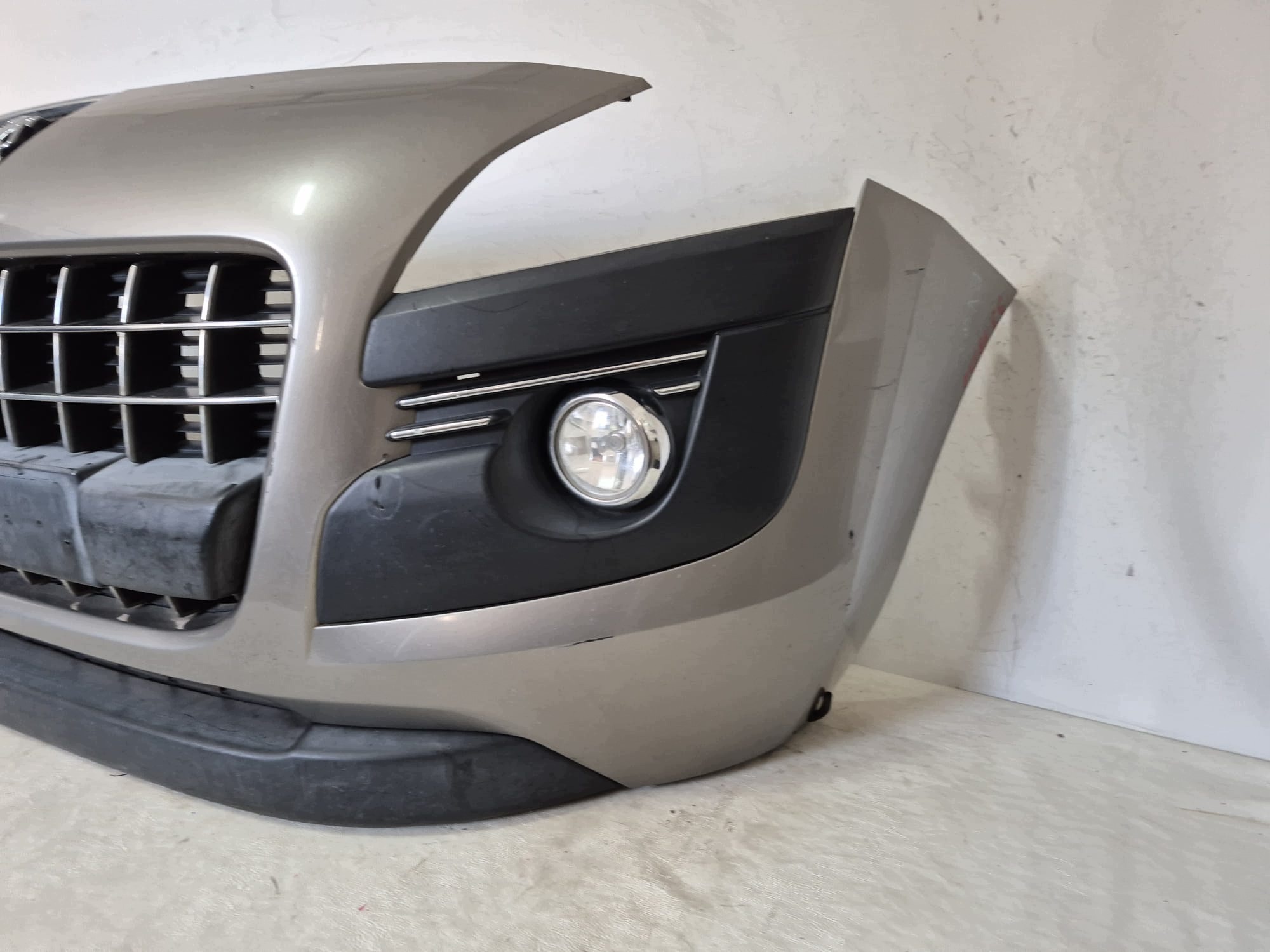PEUGEOT 3008 and 1 09-13 bumper front front