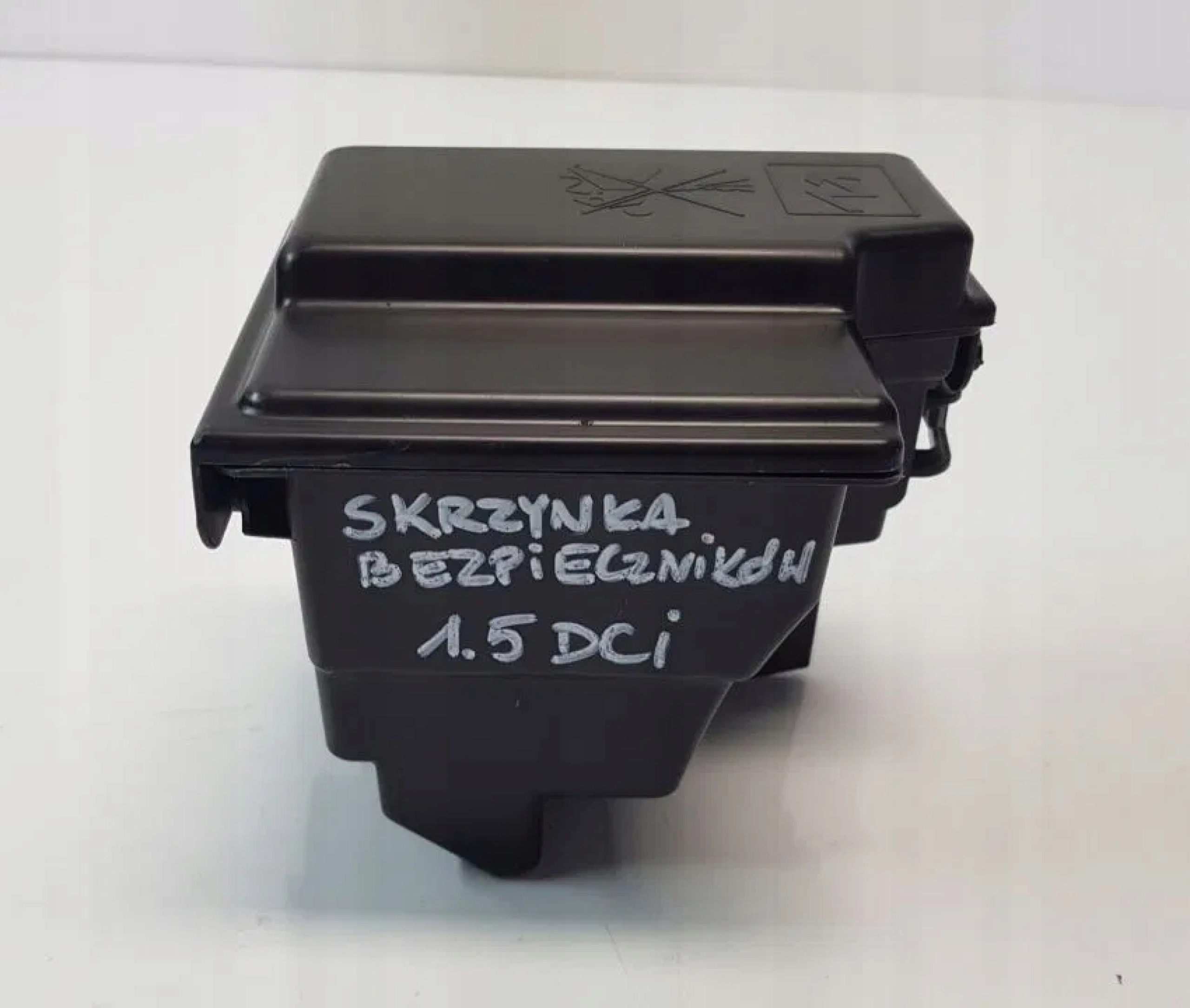 RENAULT CLIO V CAPTUR II SKRZYNKA BEZPIECZNIKÓW