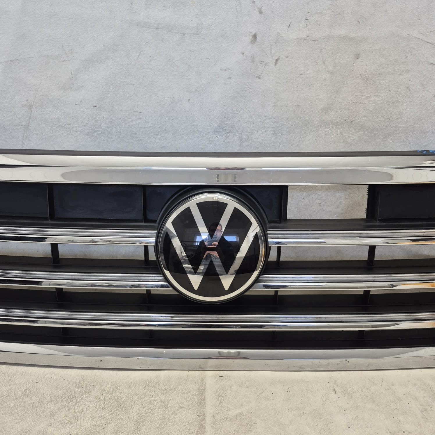 VW TOUAREG III 3 18-23 grill grille
