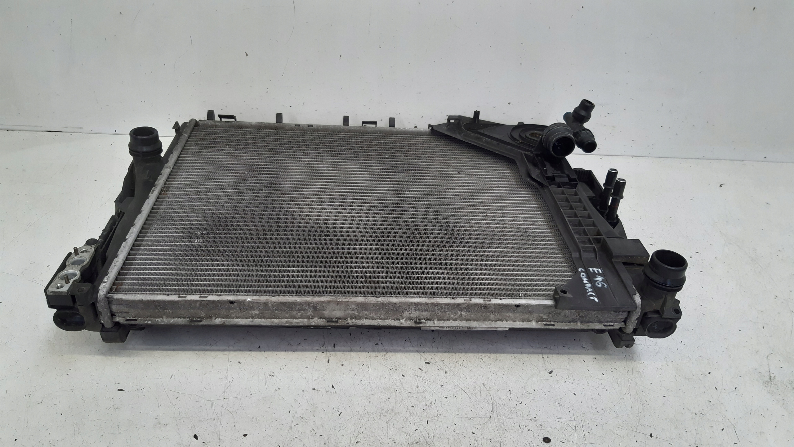 chladič vody klimatizaci 8377614 BMW E46 Compact