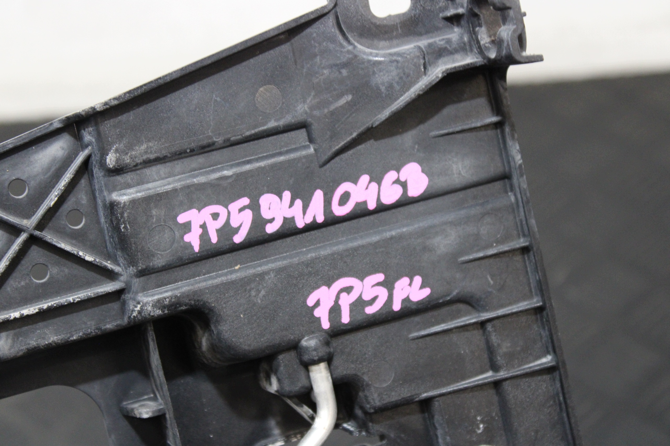 support holder lights right front 7P5941046B PORSCHE CAYENNE II 2 7P5 LIFT