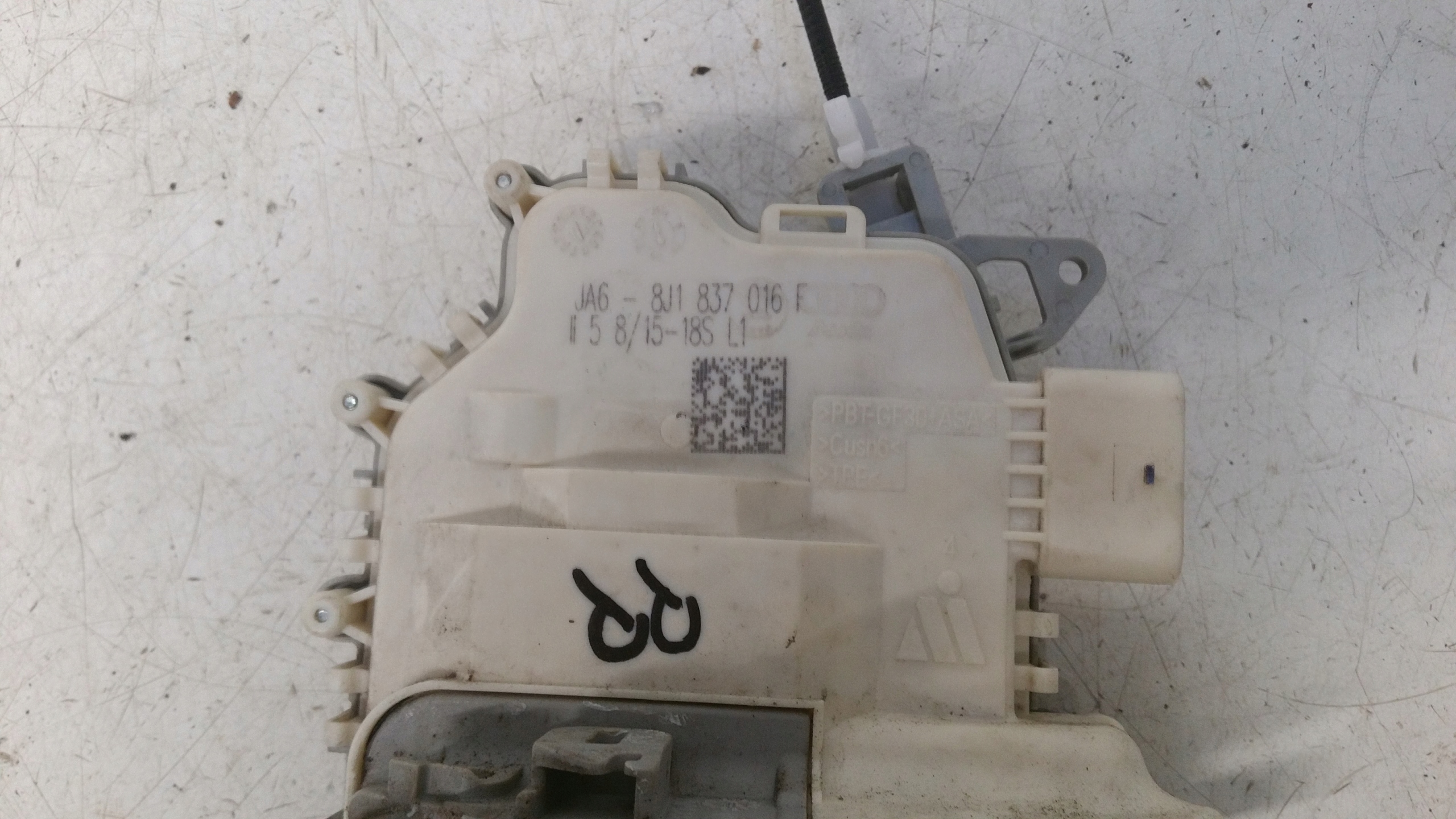 lock right front 8J1837016F AUDI A4 B8