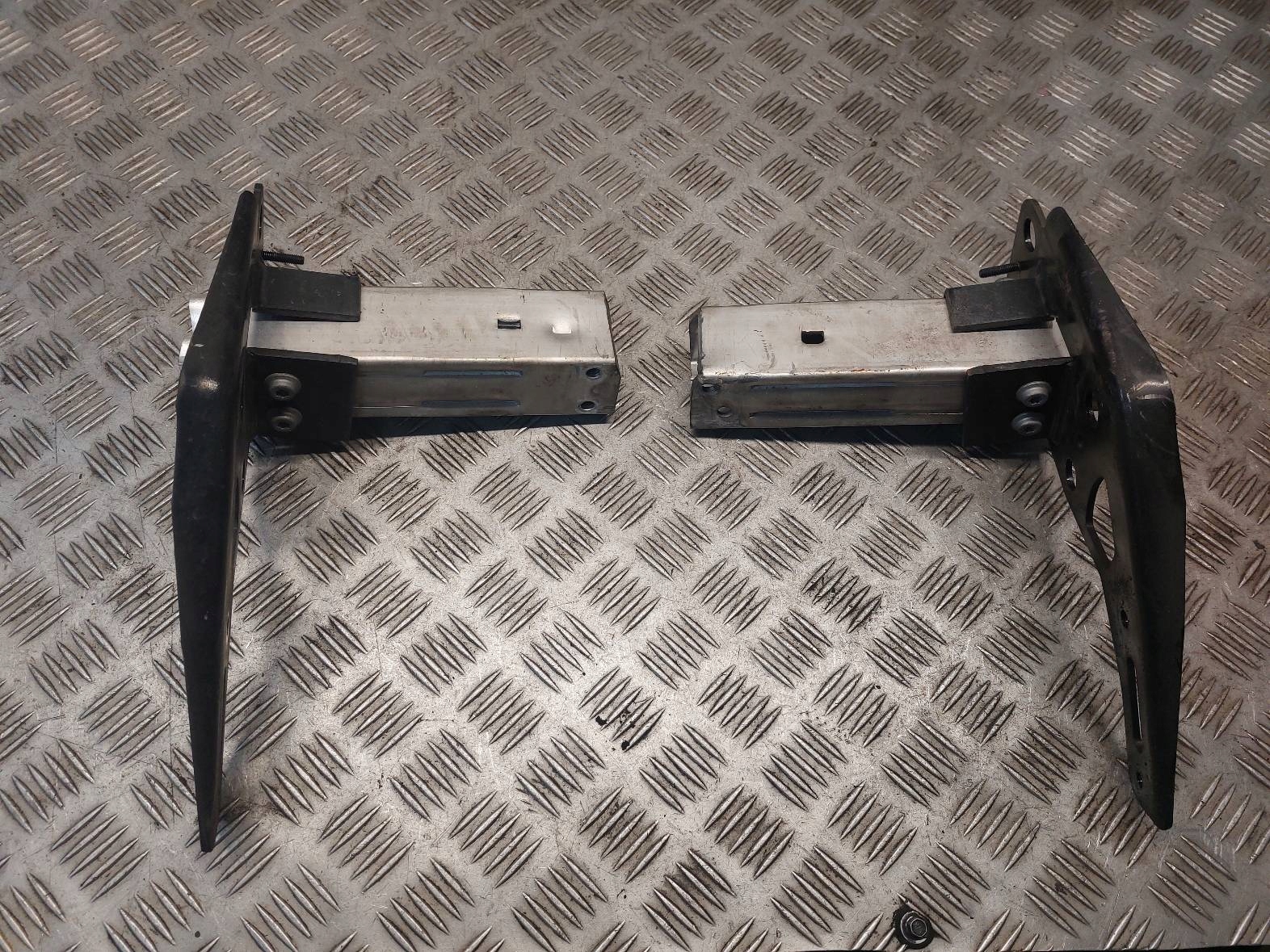špička ABSORBER nárazníku předek KOMPLET AUDI A6 C6 4F0807133 4F0807134