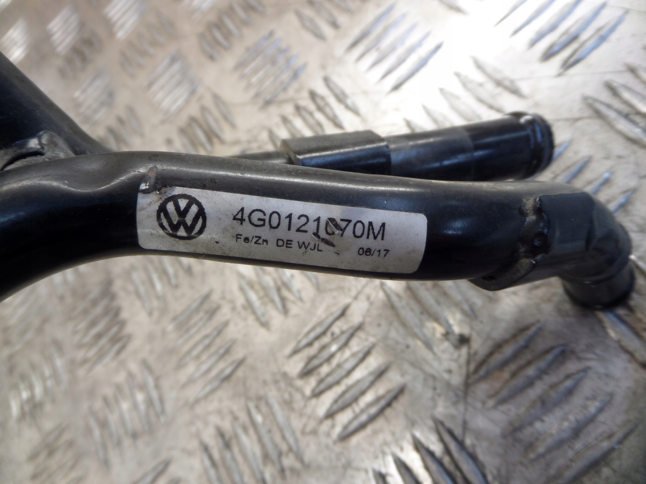 AUDIRS6 C7 4G prijenos hladnjaka vode 4G0121070M