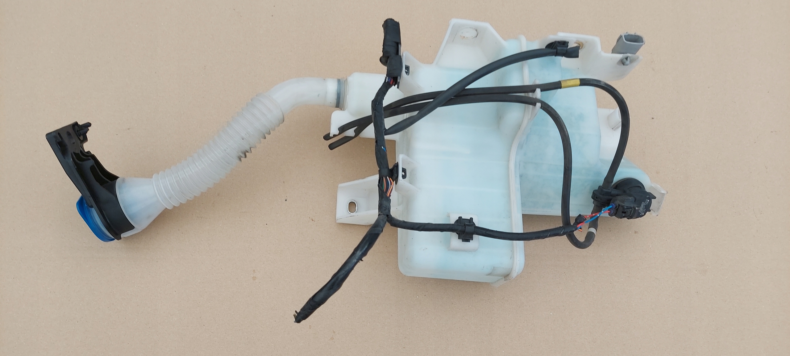 washer fluid tank MAZDA CX5 12-17 complete KD4567480