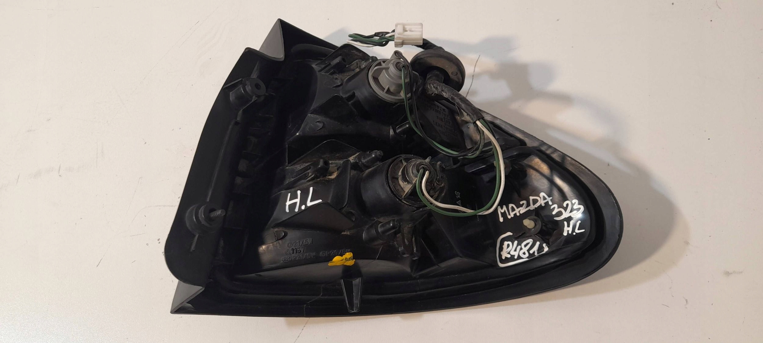 Mazda 323 Hatchback light rear left 0431436L (R481)