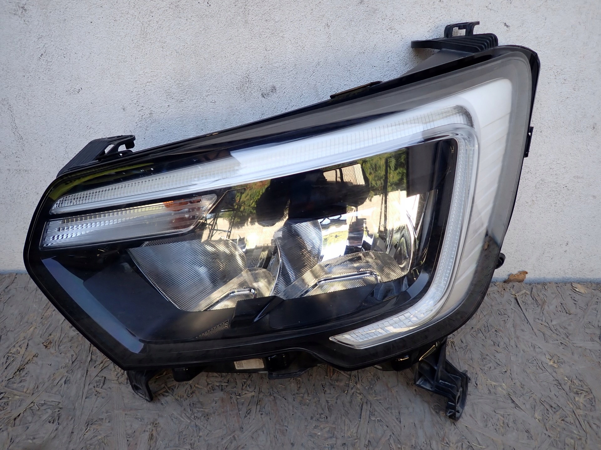 light left REFLEKTOR left RENAULT MASTER III LIFT IV 2019- 260607867R