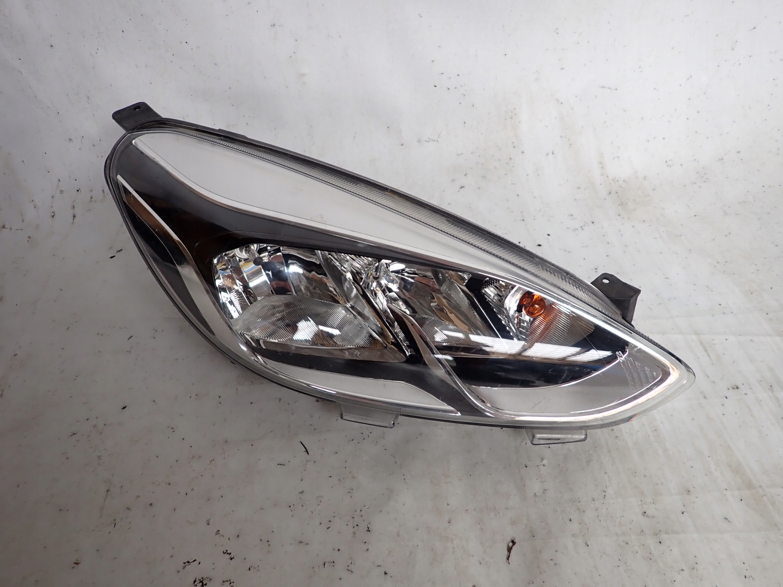 FORD FIESTA VIII 8 MK8 16-21 light front front right
