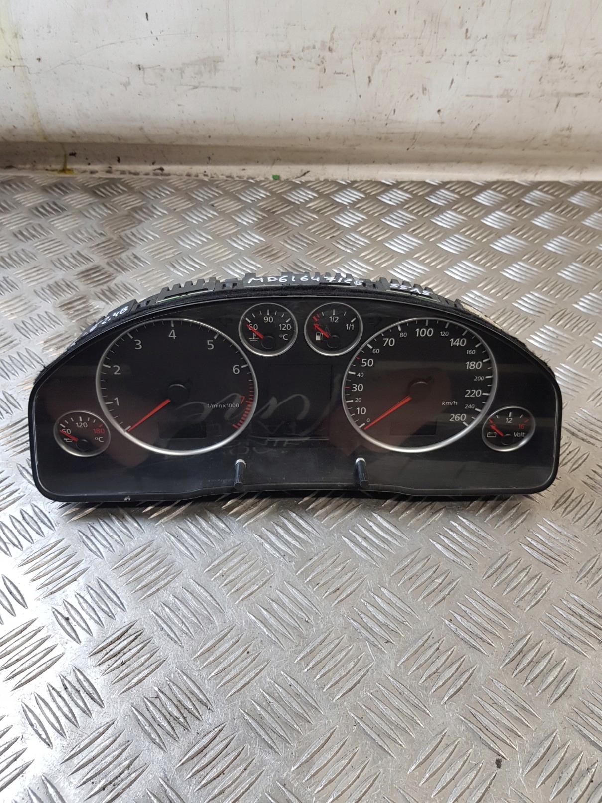 dials 110080128 AUDI A6 C5 2.4B 02R