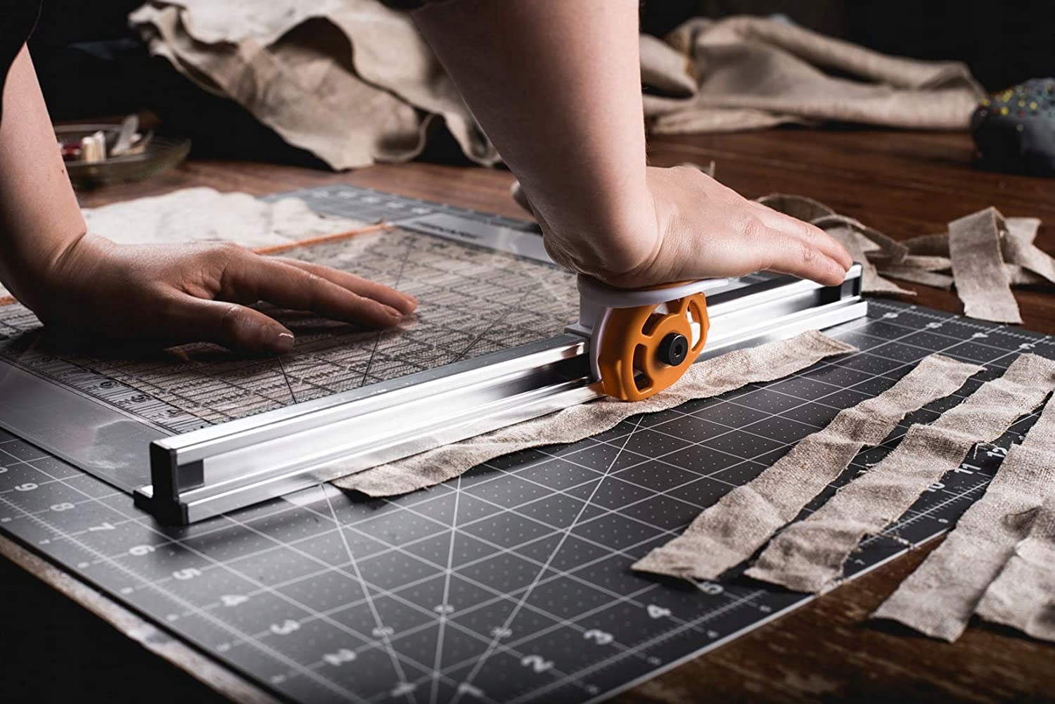 GILOTYNA Z OBROTOWYM OSTRZEM 12X12 1016264 FISKARS Typ gilotyna