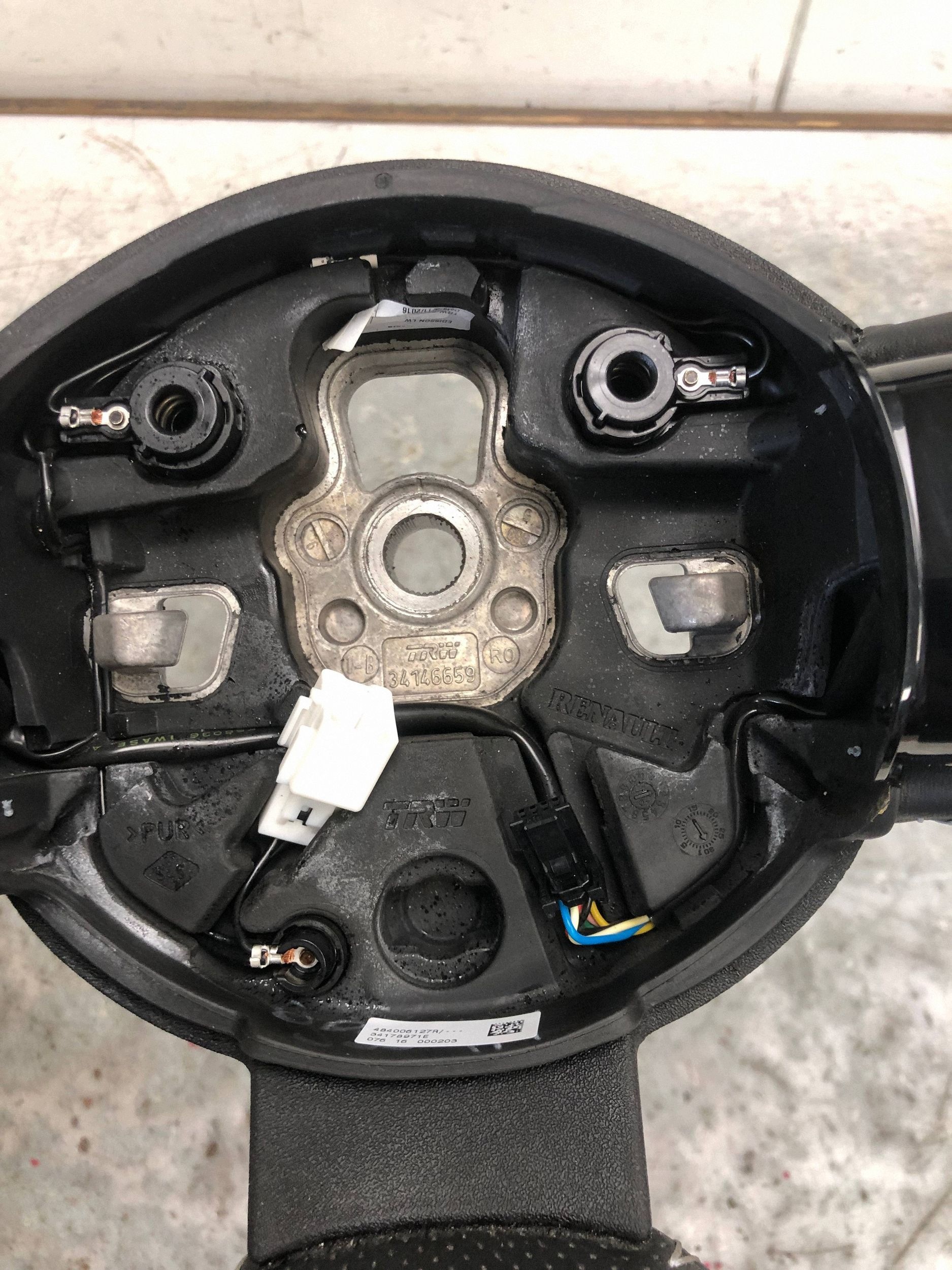 lenkrad leder MULTIFUNKCJA RENAULT TWINGO III 484006127R
