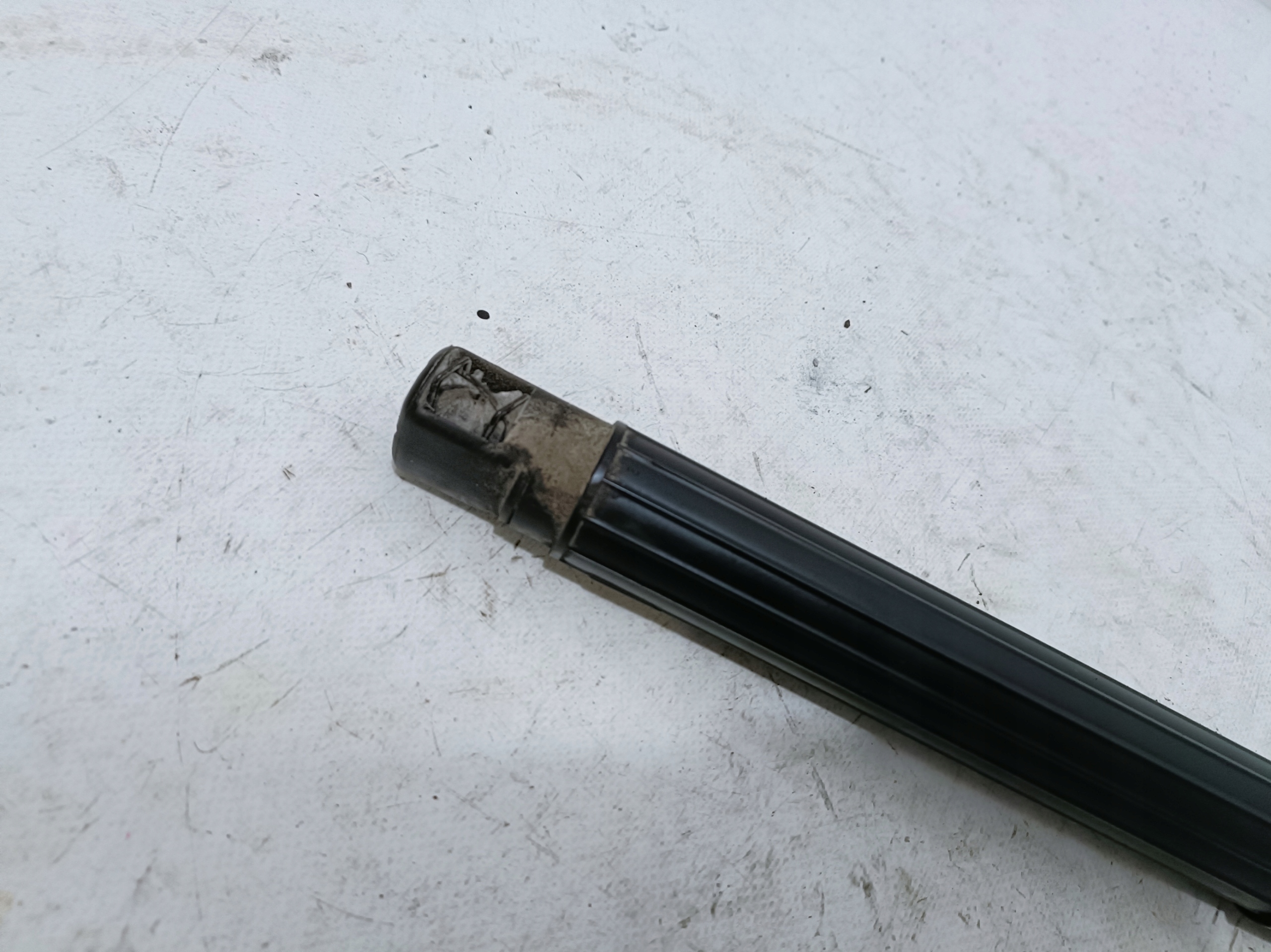 CADILLAC ESCALADE IV 15- right original damper bonnet 23487668