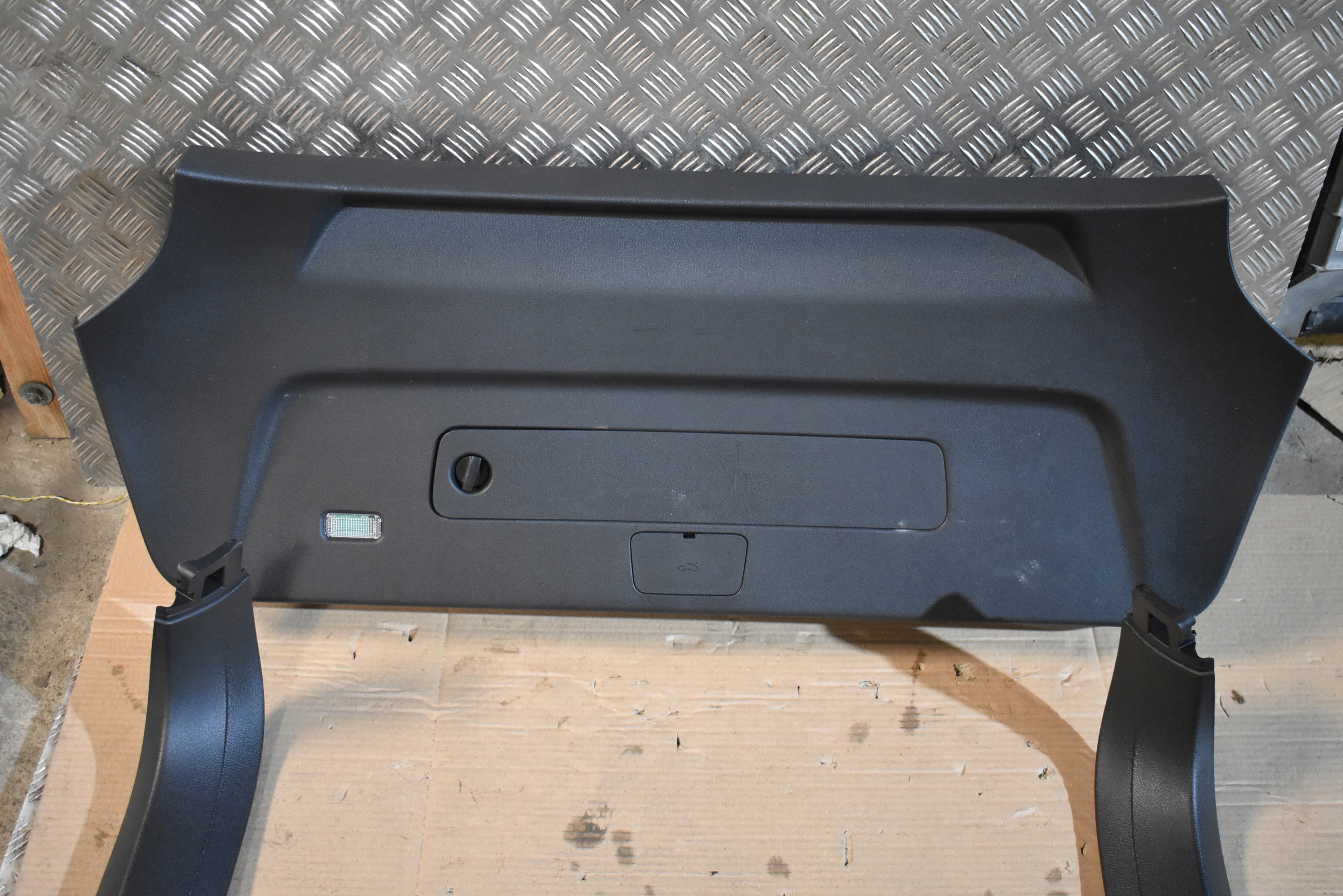 IDEALNA cover cap bonnet boot KPL. AUDI E-TRON 1
