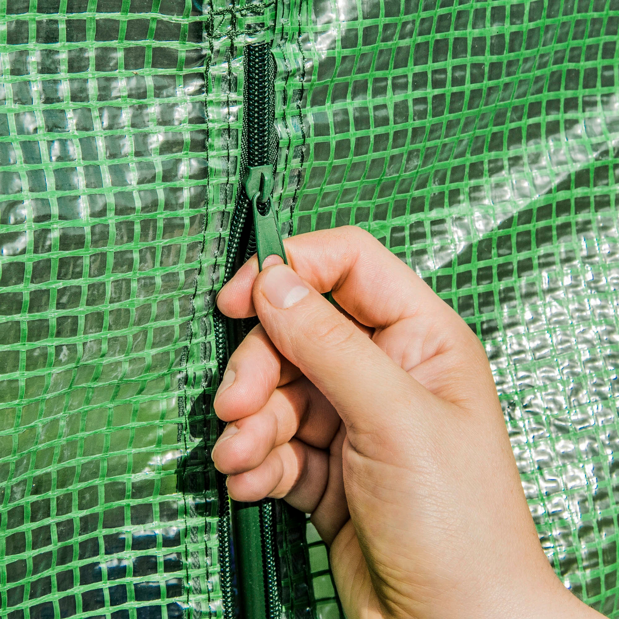 SZKLARNIA OGRODOWA GARDENLINE Z TRZEMA PÓŁKAMI NA KWIATY 1M2 1,4X1,4M Szerokość produktu 140 cm