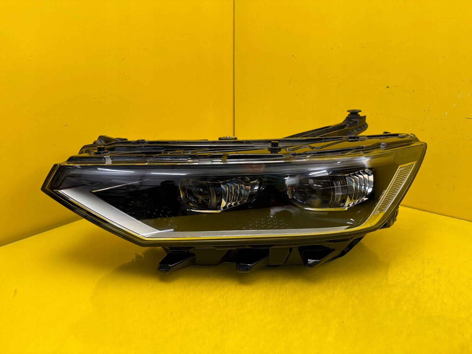 light left VW Passat B8 Full Led 3G1941081P