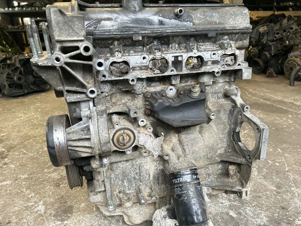 2001 FORD Focus Двигатель