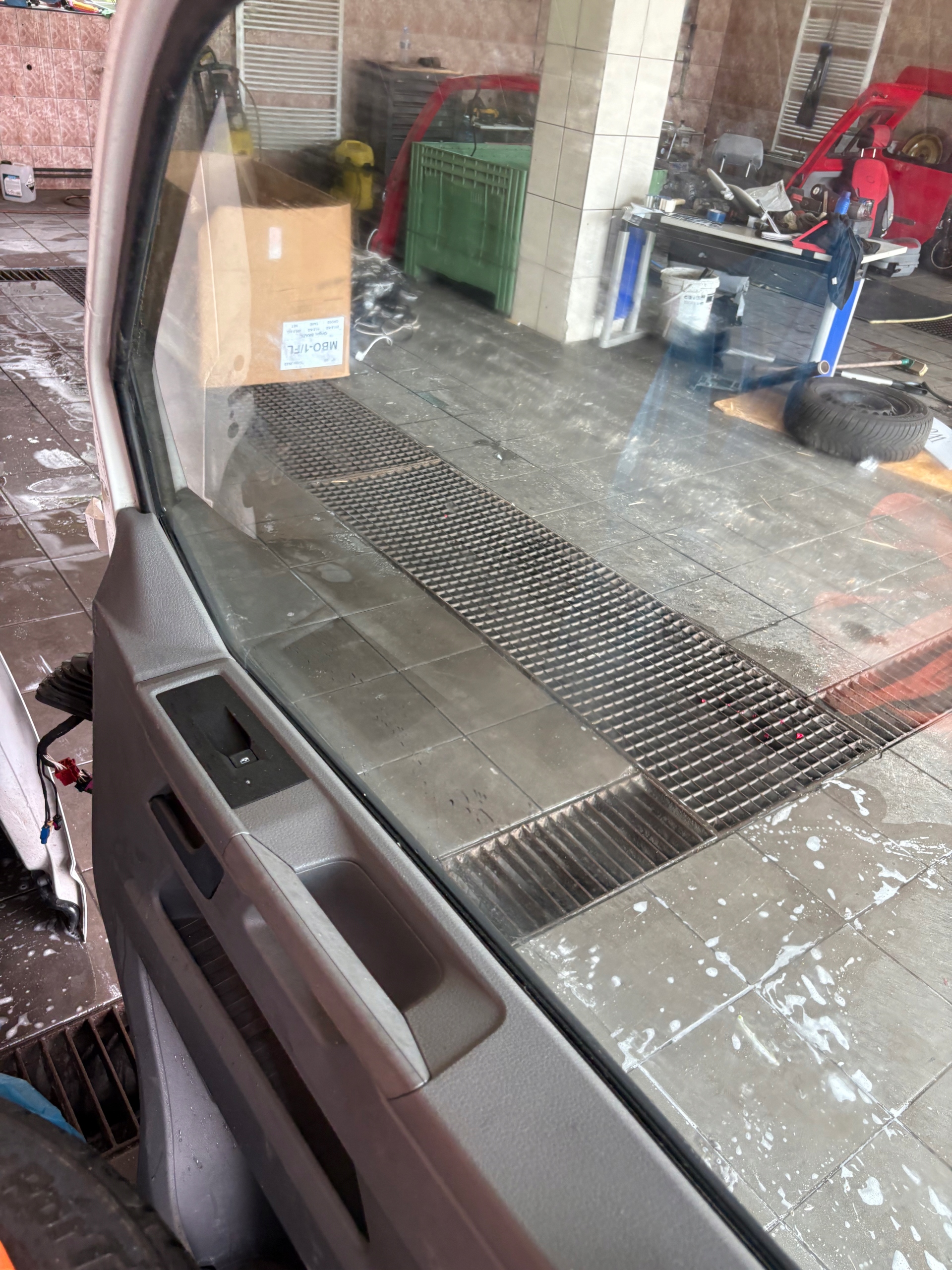 VW T6 T6.1 door right front BIALE LB9A complete