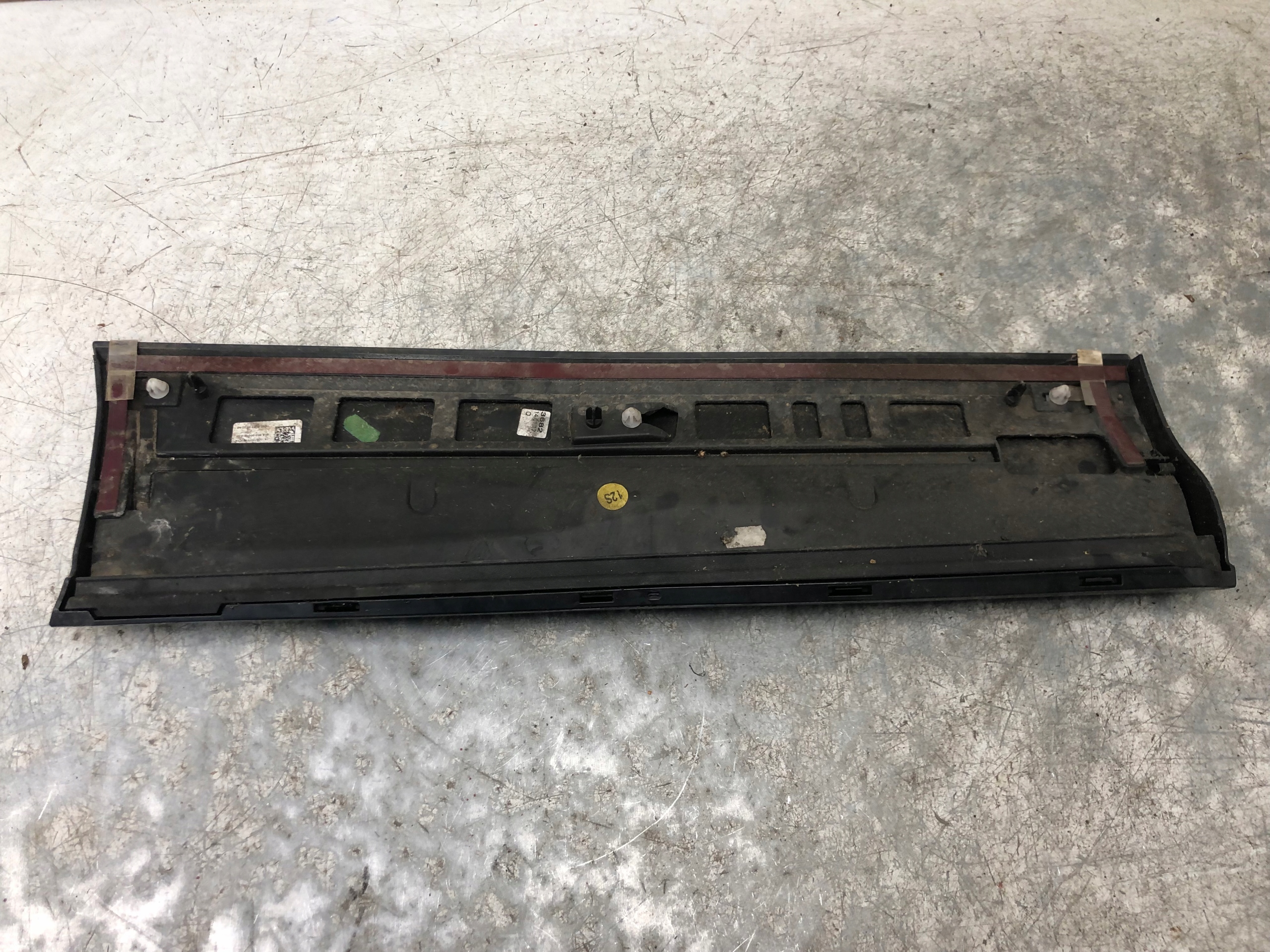 moulding door left rear part AUDI Q2 81A853969B