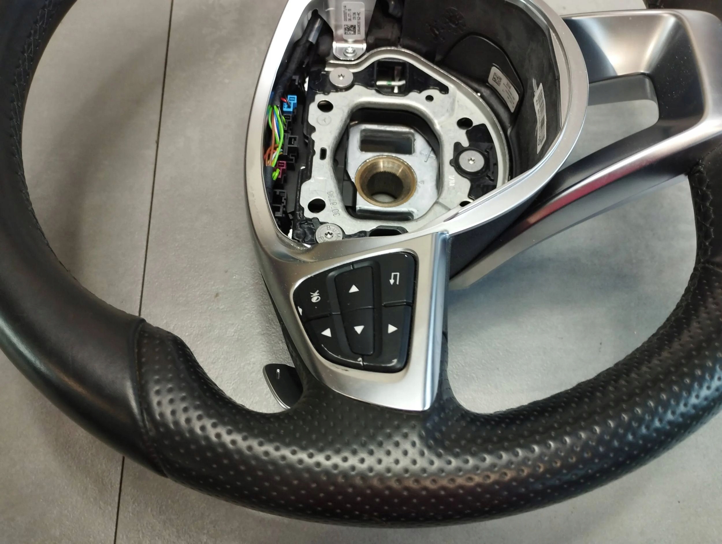 Mercedes-Benz CLS C218 steering wheel, leather MULTI A0004604203 with shifting