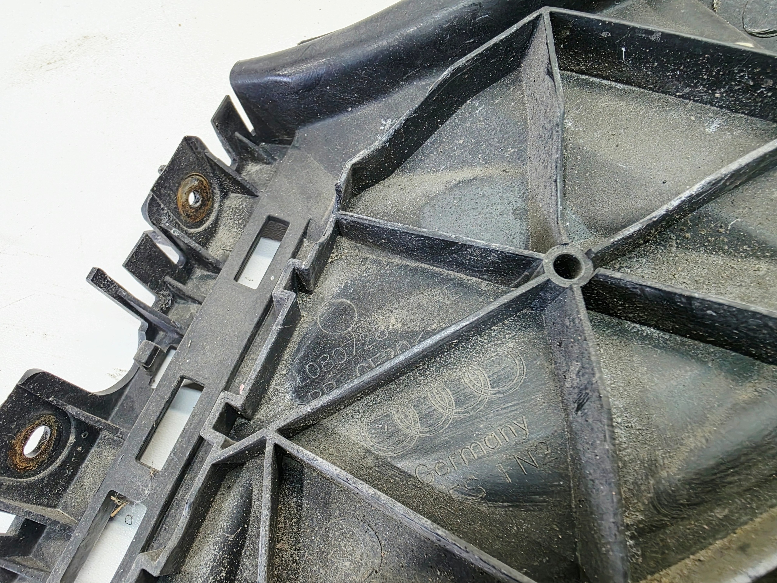 support holder of a bumper right front AUDI Q7 4L 4L0807284