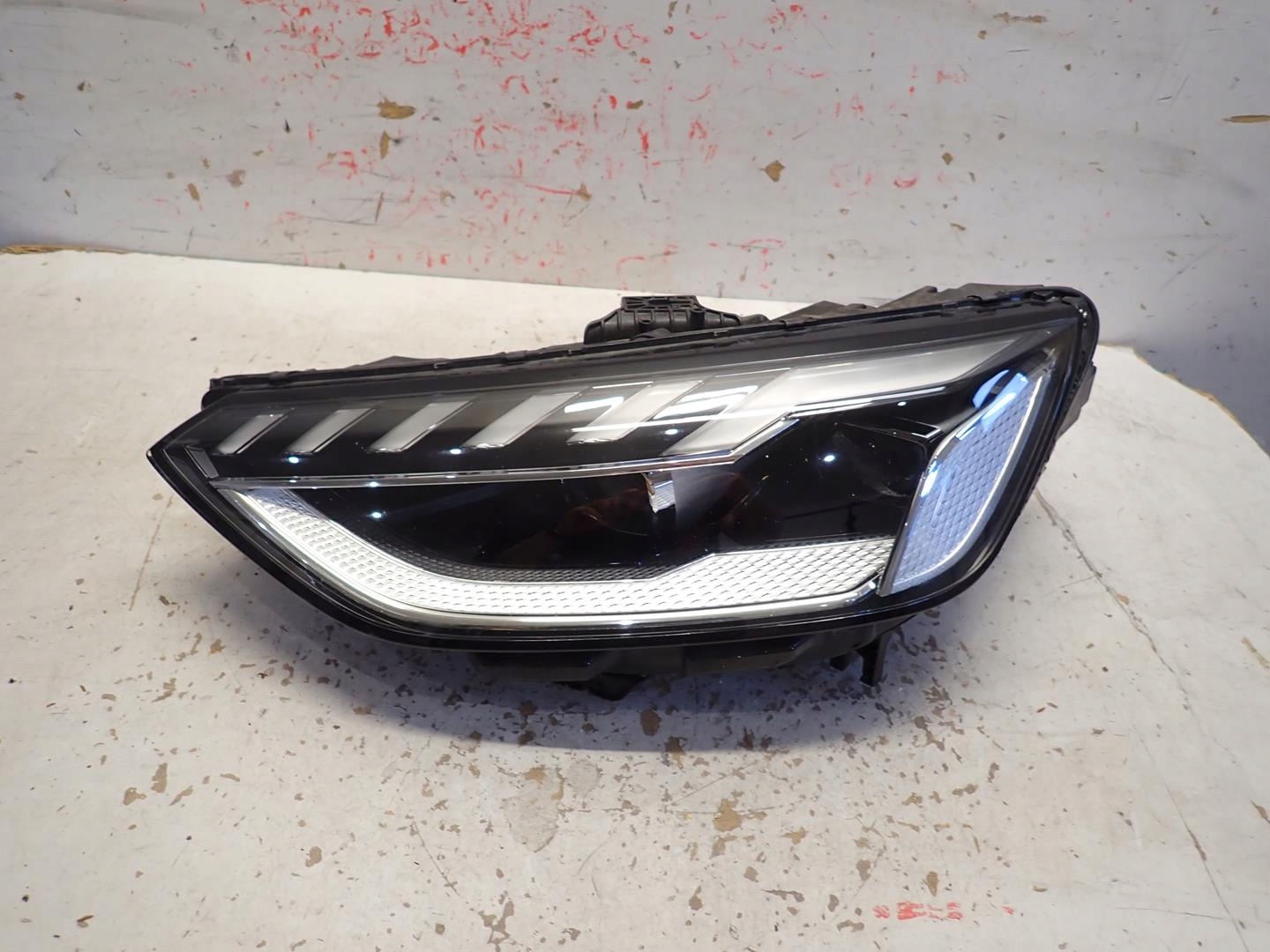 light front front left AUDI A4 B9 LIFT 2019- FULL LED MATRIX 8W0941035E