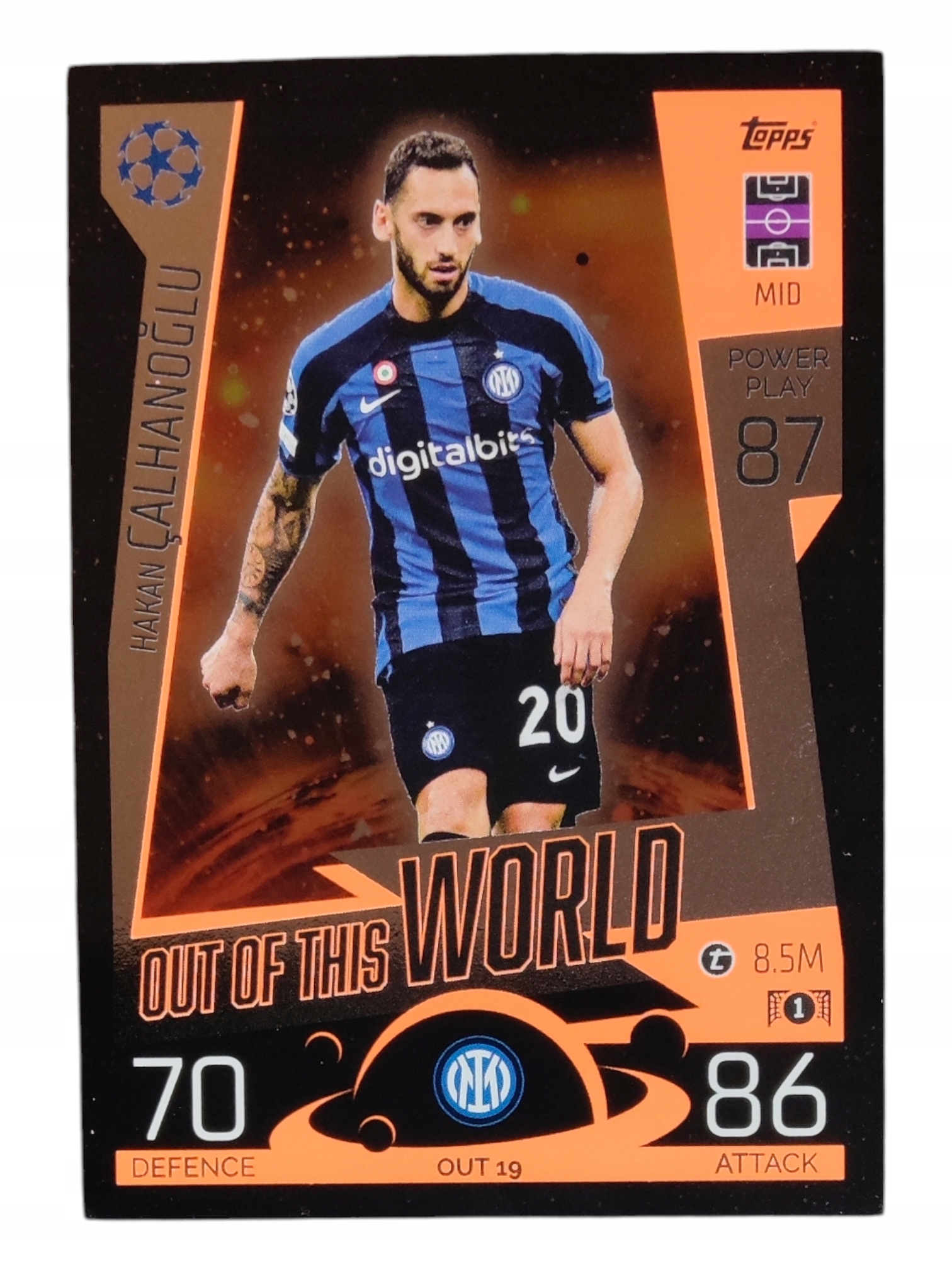 Topps Match Attax Extra 2022-2023 Out Of This World Hakan Calhanoglu OUT19
