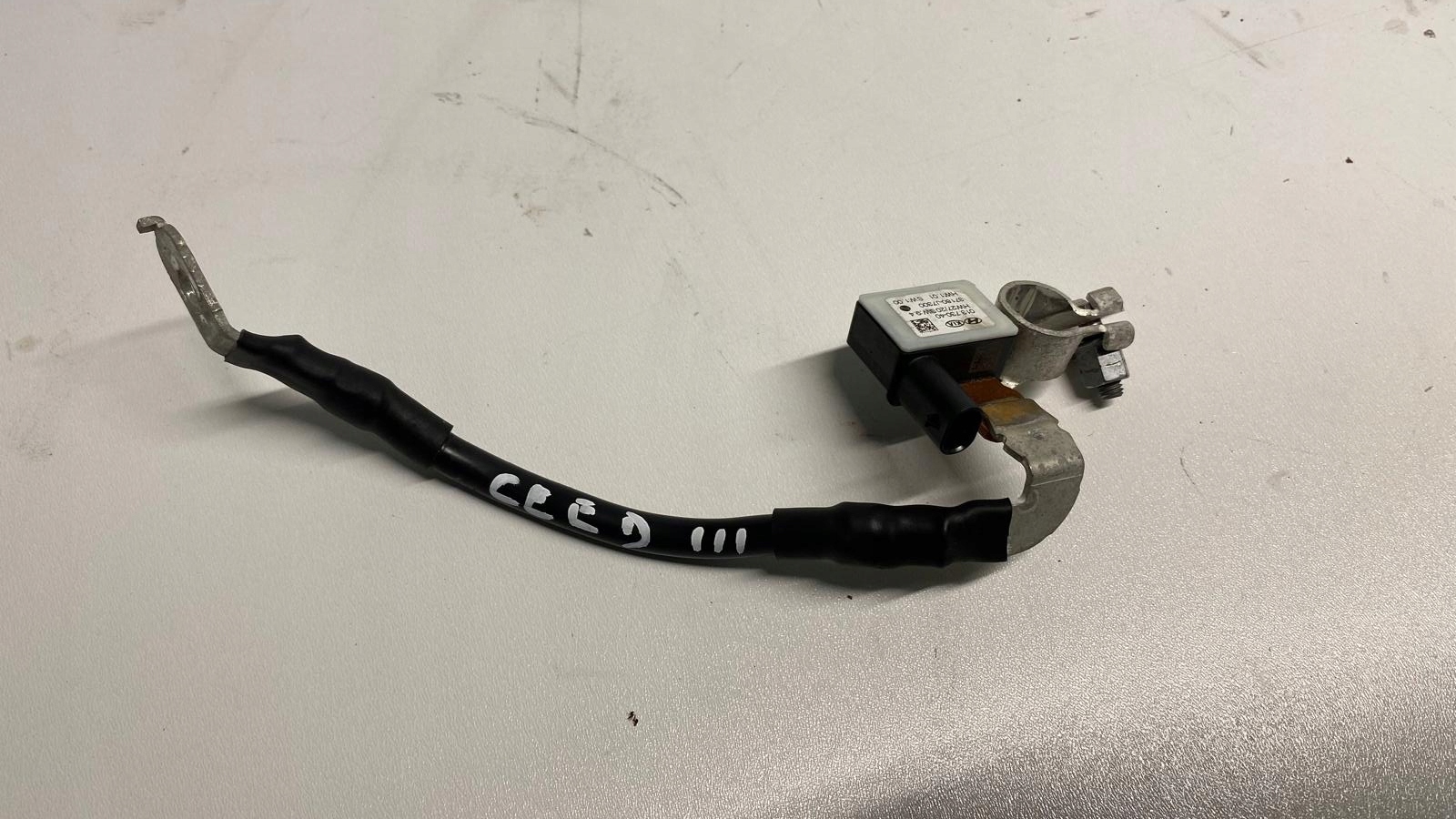 KIA CEED III 1.5 T-GDI LIFT KLEMA MINUSOWA 21-24 Numer katalogowy części 37180-J7300