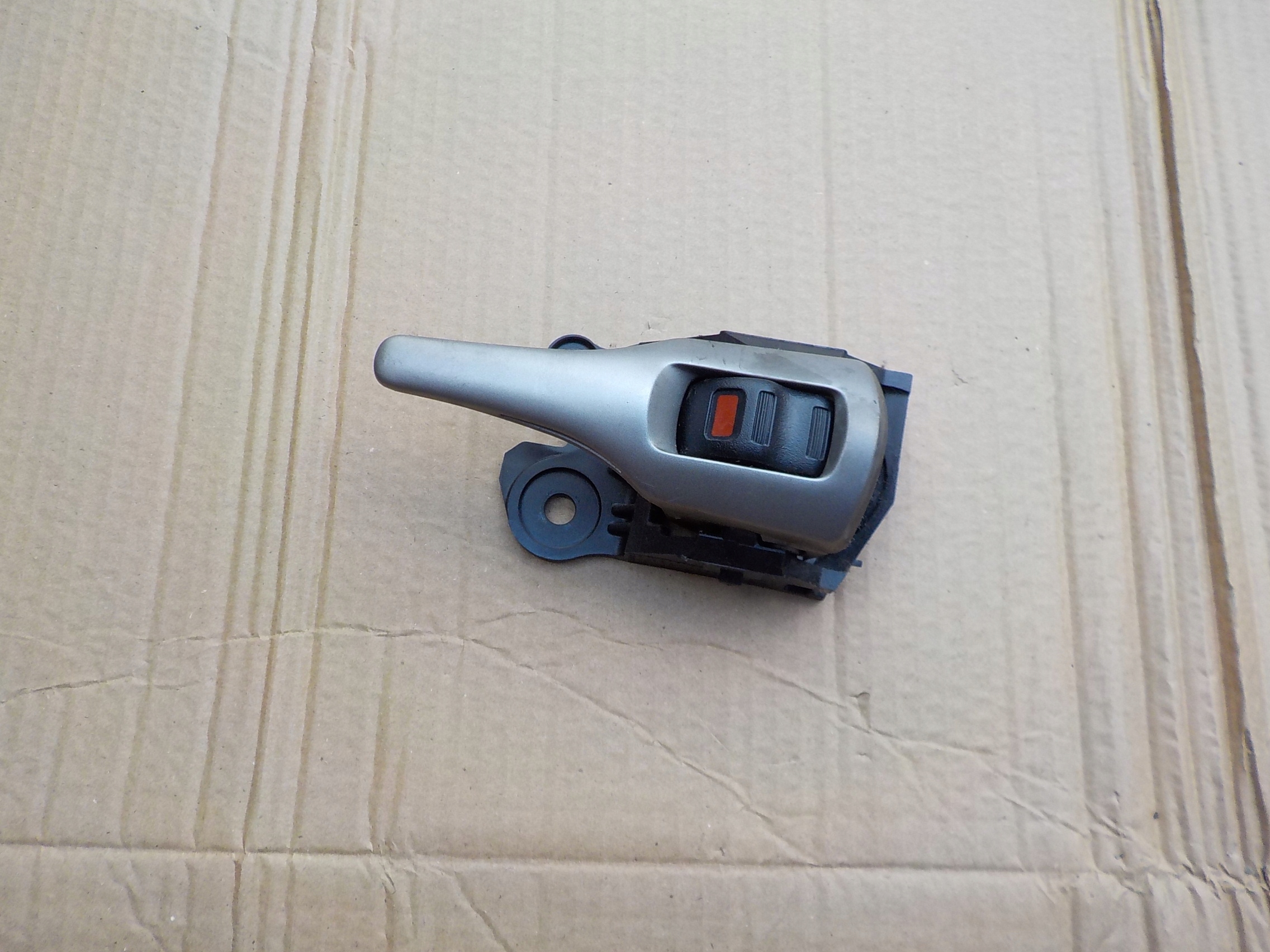 handle right front toyota auris and 5d 2008r