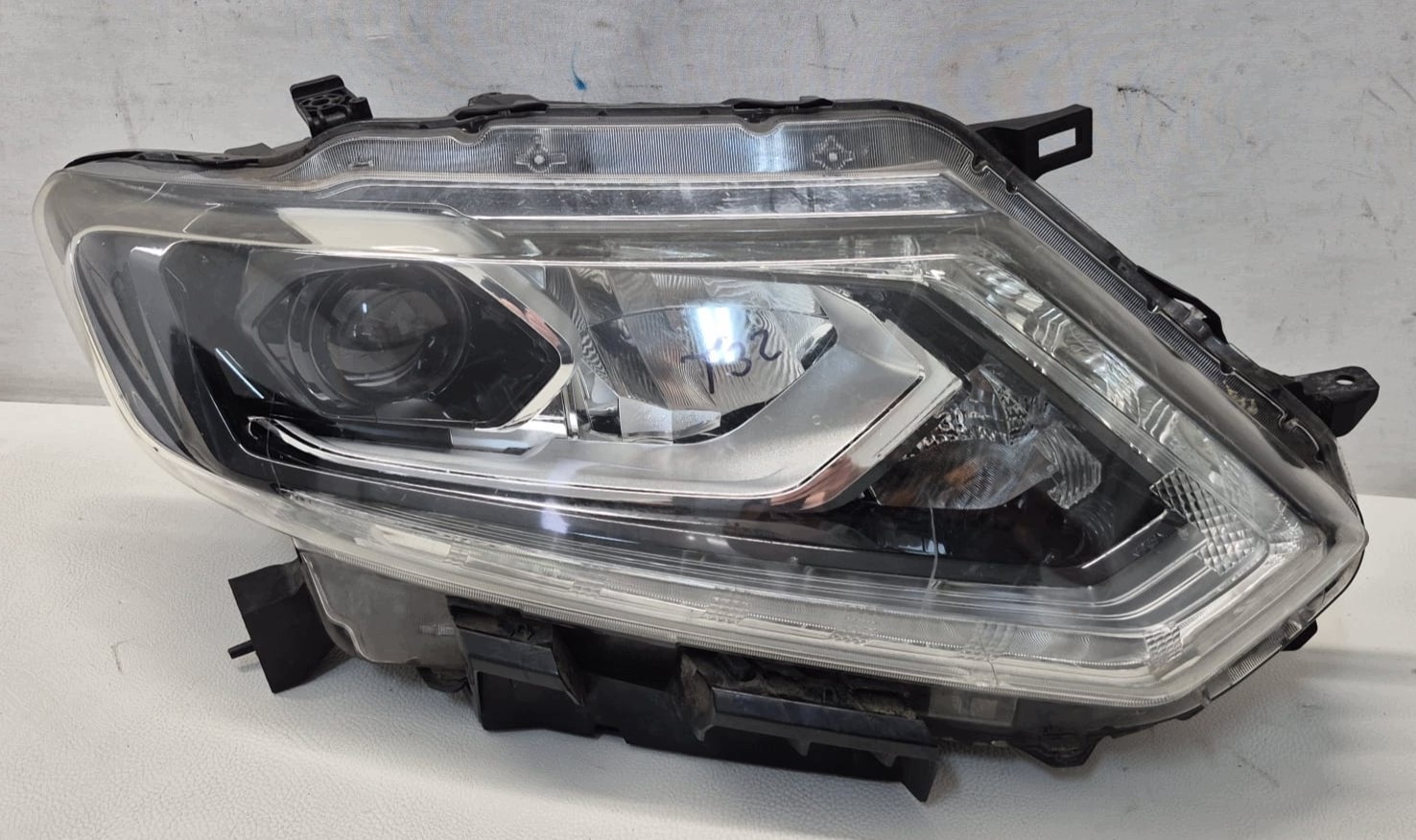 NISSAN X-TRAIL T32 14- light right front front FULL LED