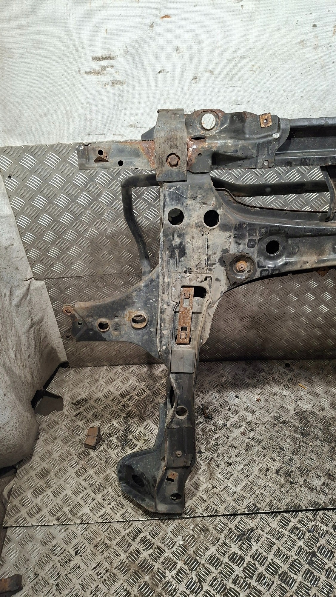 axle beam sider of the engine MERCEDES W169 2.0CDI