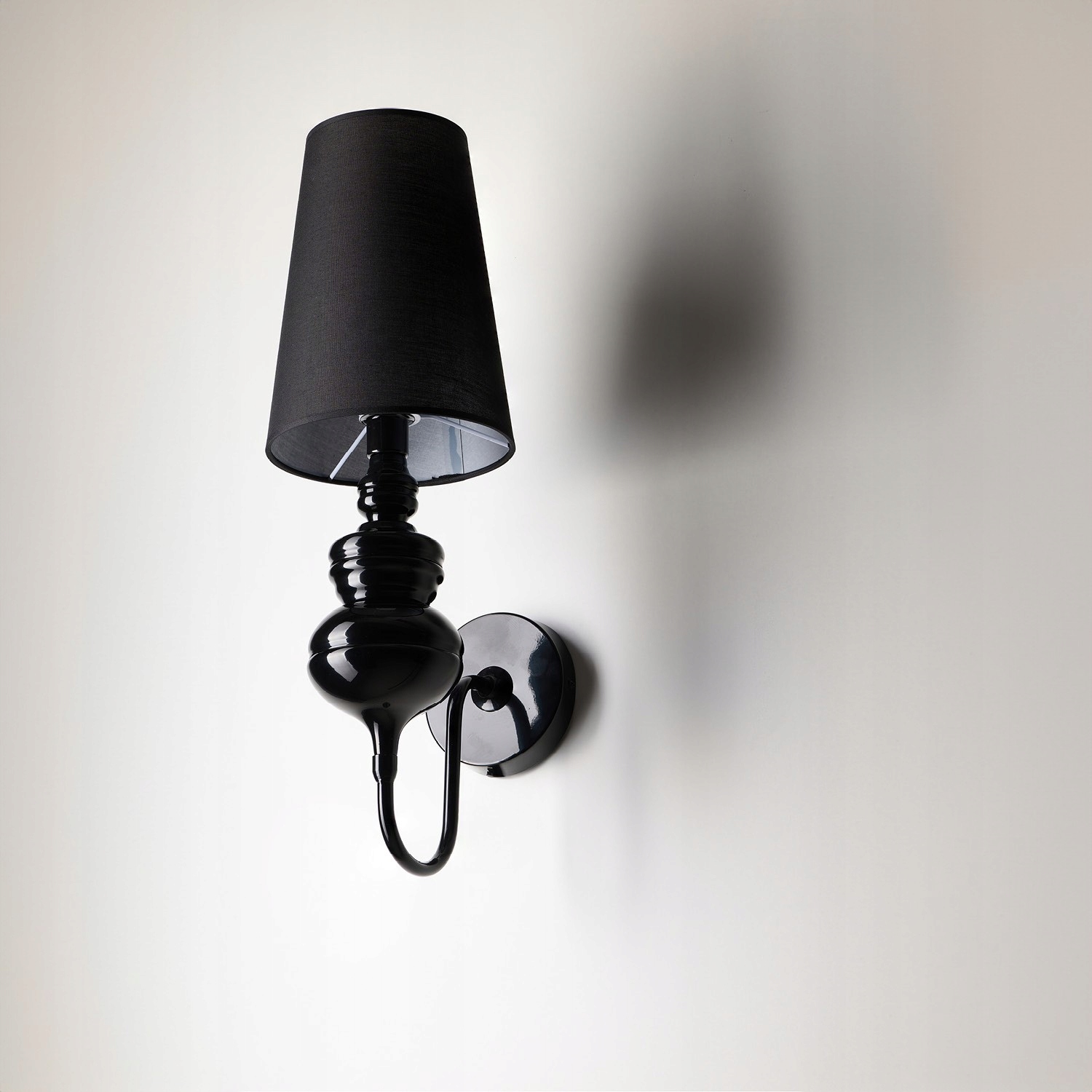 Nástenná lampa s jednoduchou konštrukciou na rukoväti v tvare presýpacích hodín Baroco 11W