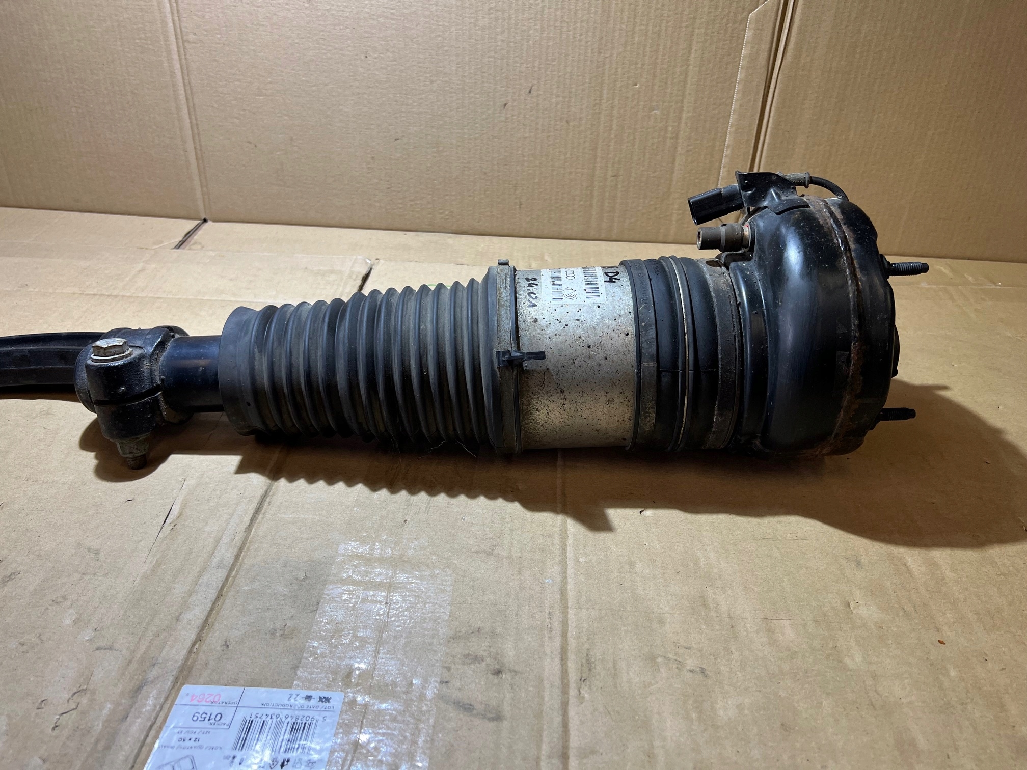 AUDI A8 D4 shock absorber PNEUMATYCZNY left front 4H0616039AD