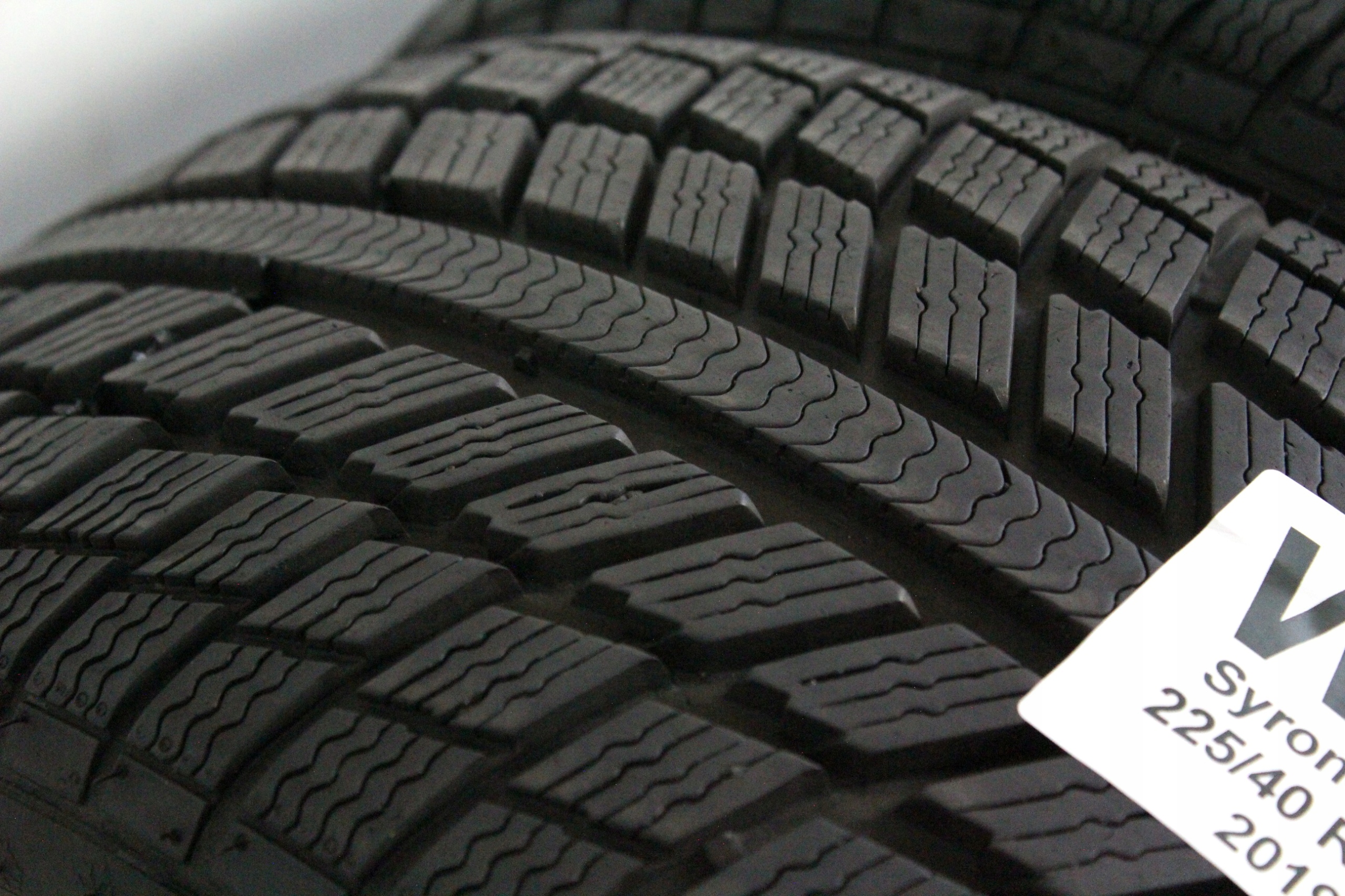 2x Opony Syron Everest 1+ 225/40 R18 Jak nowe! Sezon zimowe
