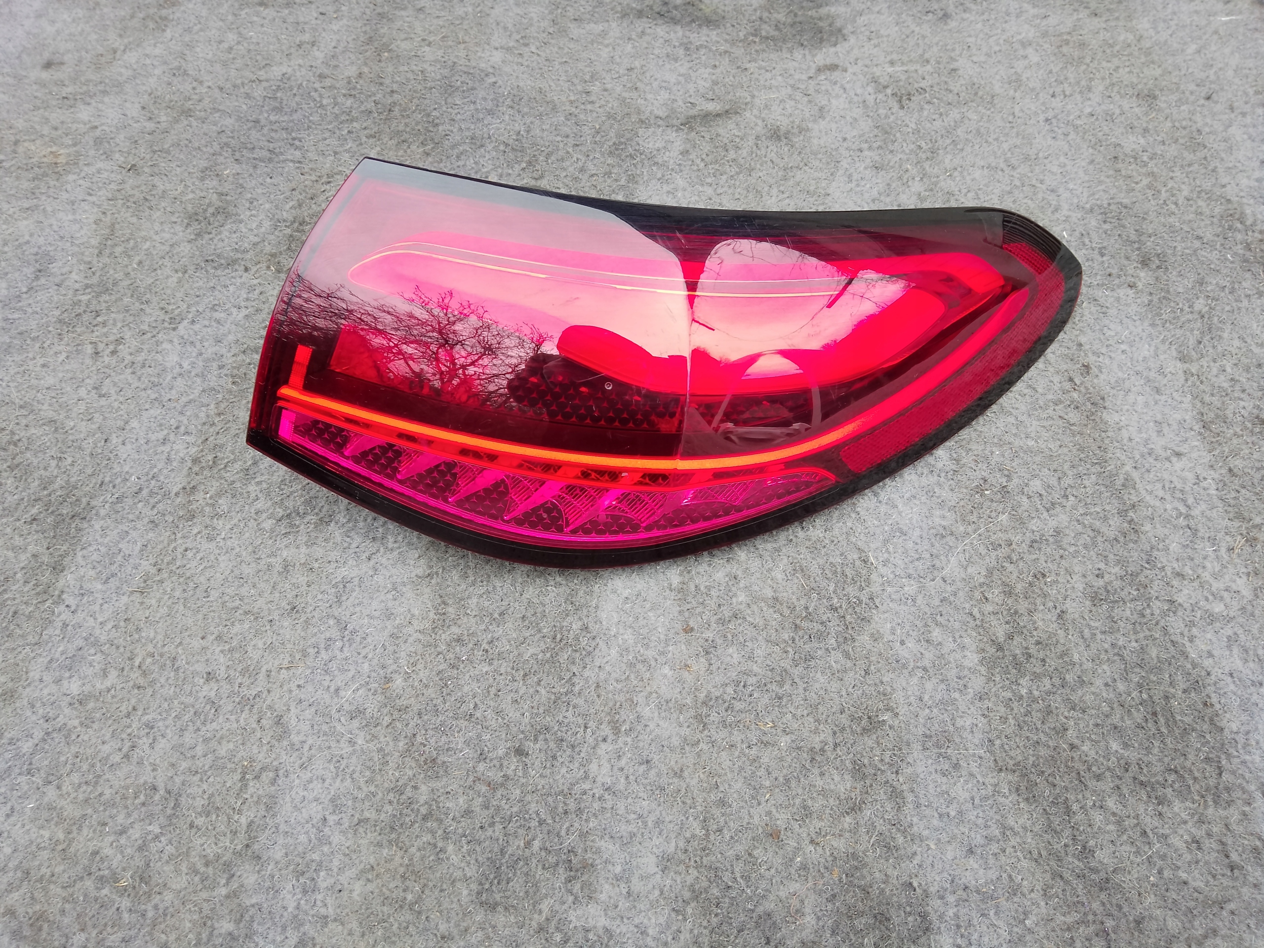 фонарь правый задний led MERCEDES 254 европа