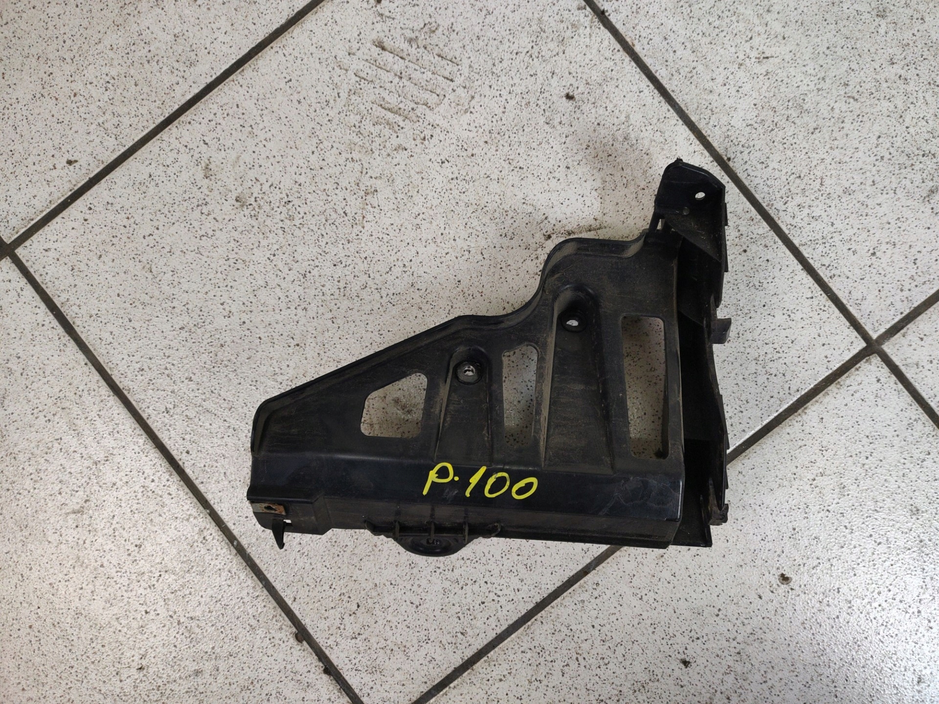 Support Support plaque Pare choc Arrière Gauche Bouche buse Jeep Cherokee 5 2014 68138417AC