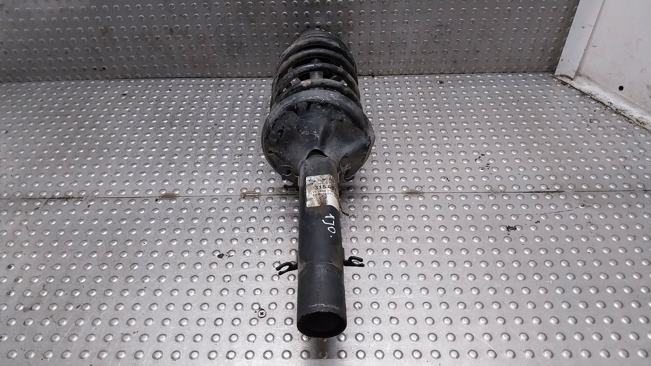 shock absorber left right front 1J0413031BH VW GOLF IV LEON and OCTAVIA and A3 8L