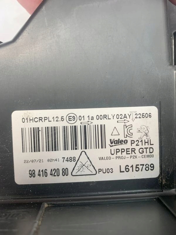 Peugeot 208 2008 2 II 19r Reflektor left light left 2019 9841642080