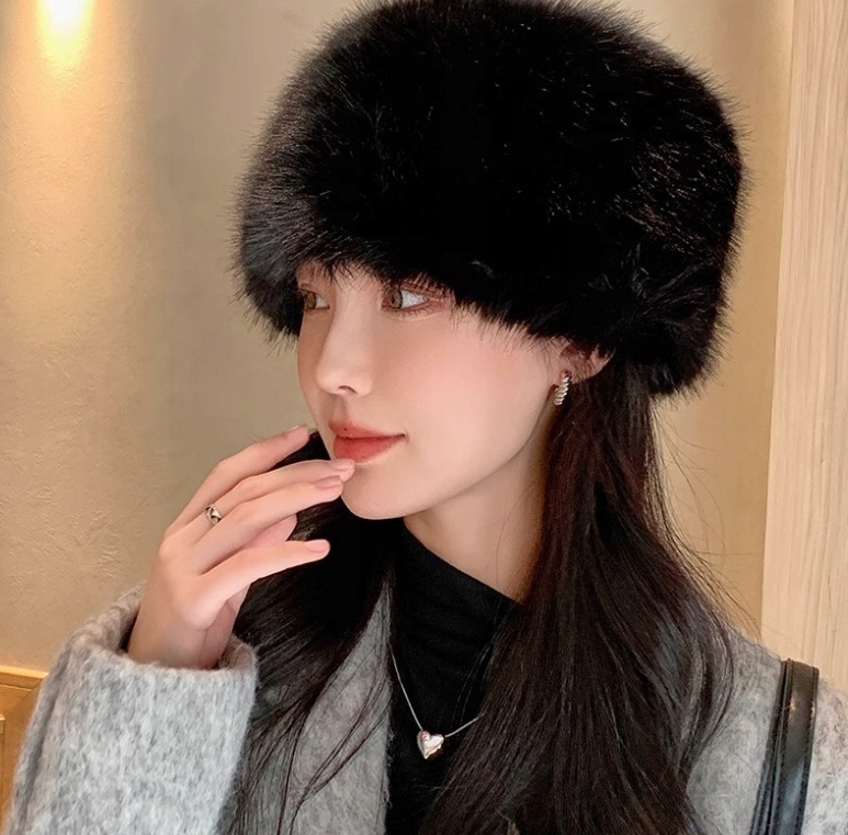 CZAPKA DAMSKA ZIMOWA CIEPŁA FUTRZANA MODNA ELEGANCKA FUTERKOWA TOCZEK EAN (GTIN) 5906574293846