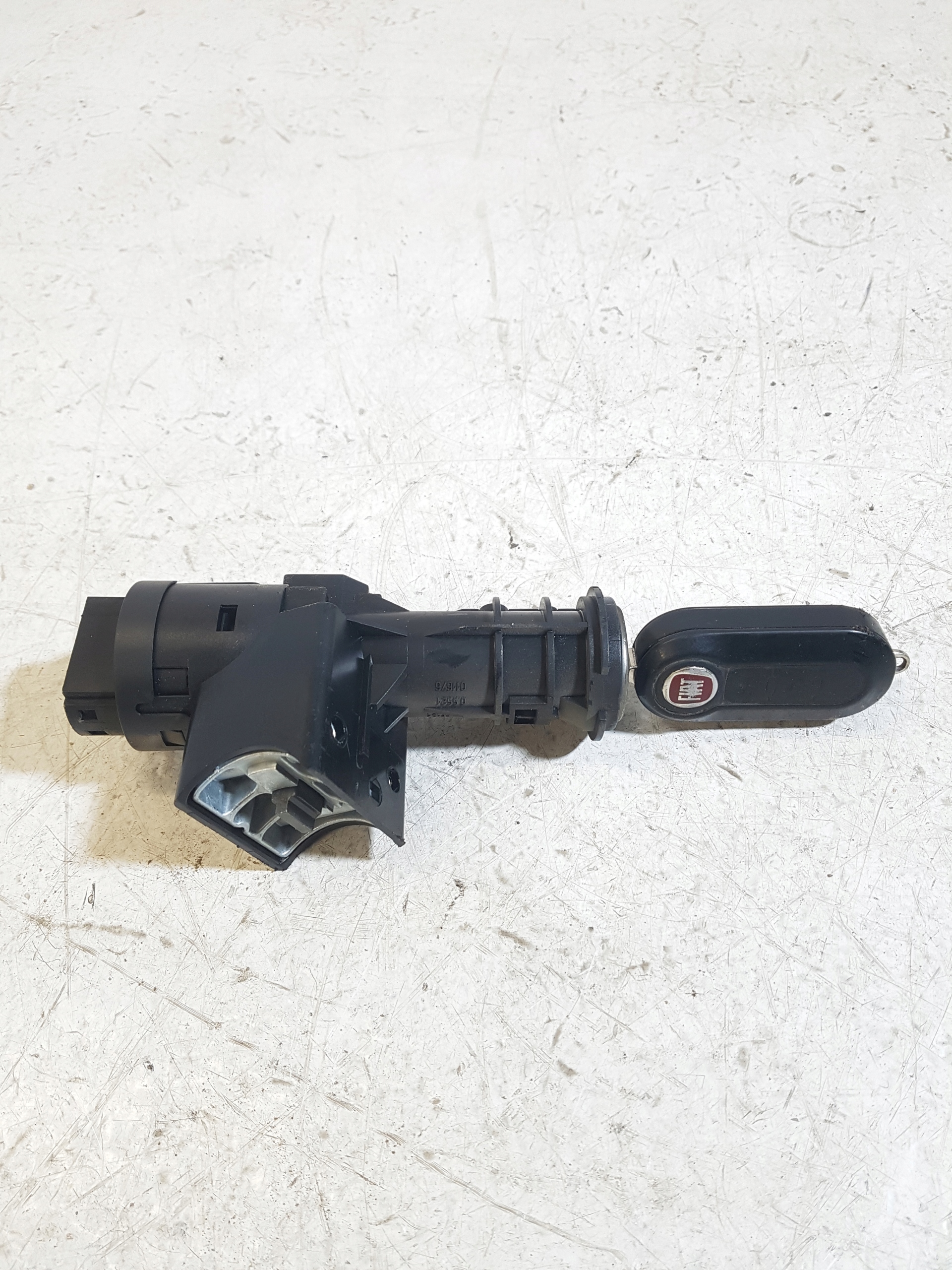 ignition Z KLUCZYKIEM FIAT BRAVO 2 61083600