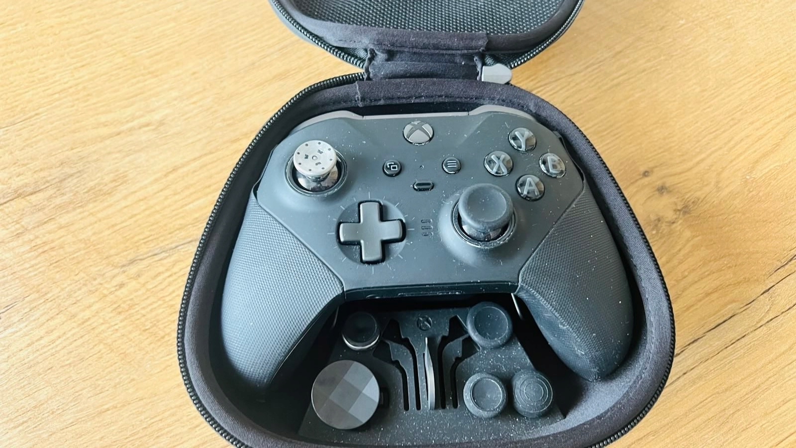 Kontroler Microsoft bezprzewodowy Xbox Elite Series 2 Czarny - uszkodzony