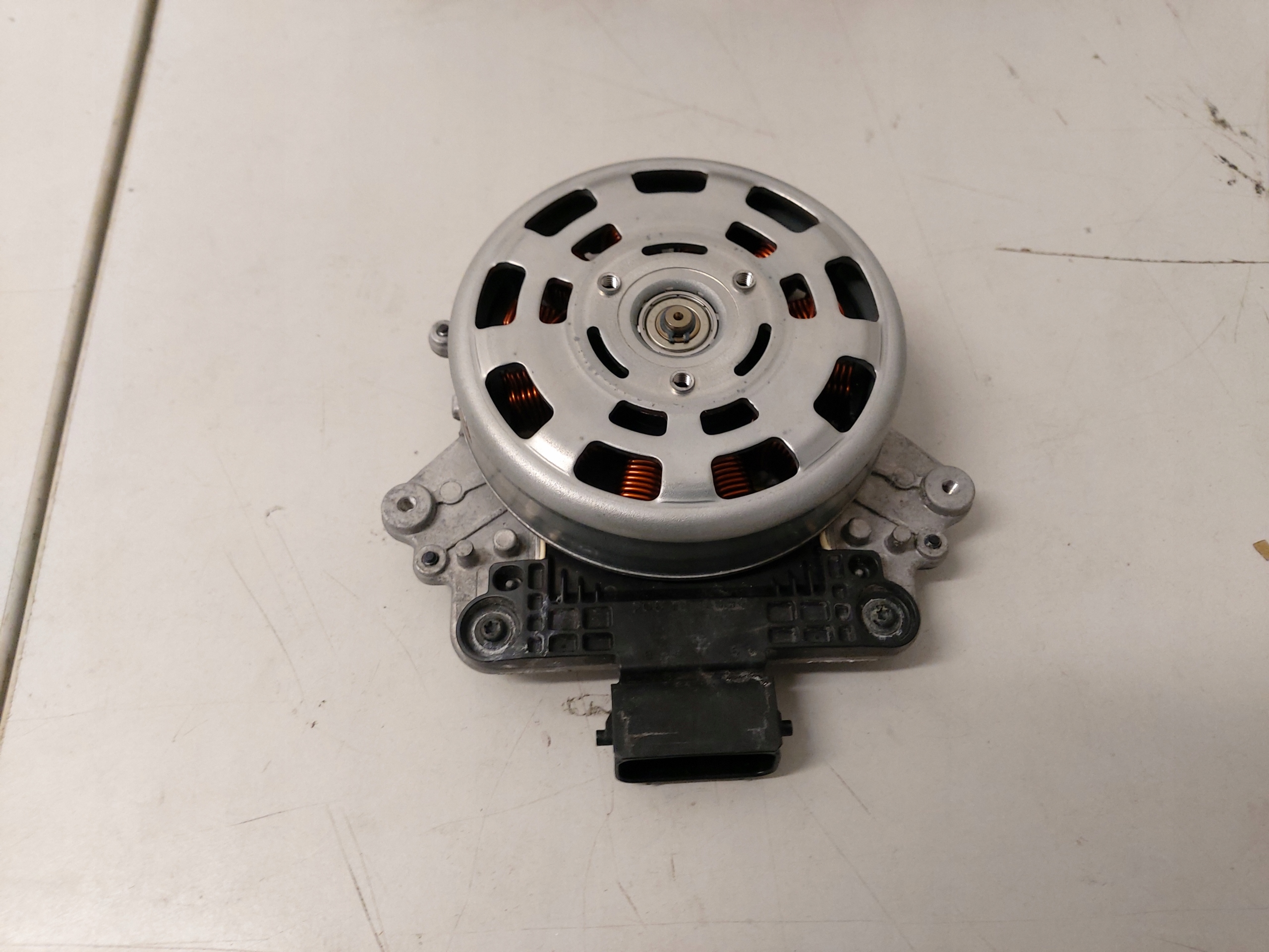 TOYOTA YARIS IV GR 20- SILNIK WENTYLATORA ORG