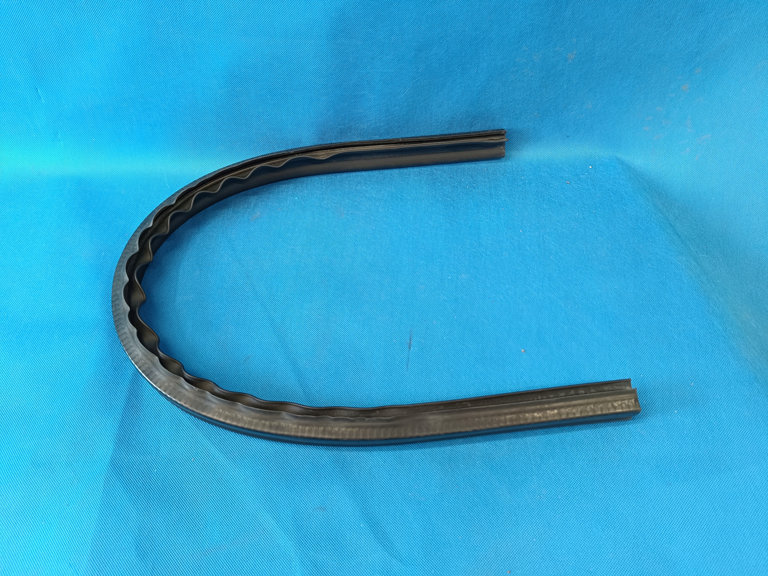 AUDI SQ5 Q5 8R LIFT 2016R USZCZELKA KOMORY SILNIKA 8R0823723B Typ samochodu Samochody osobowe