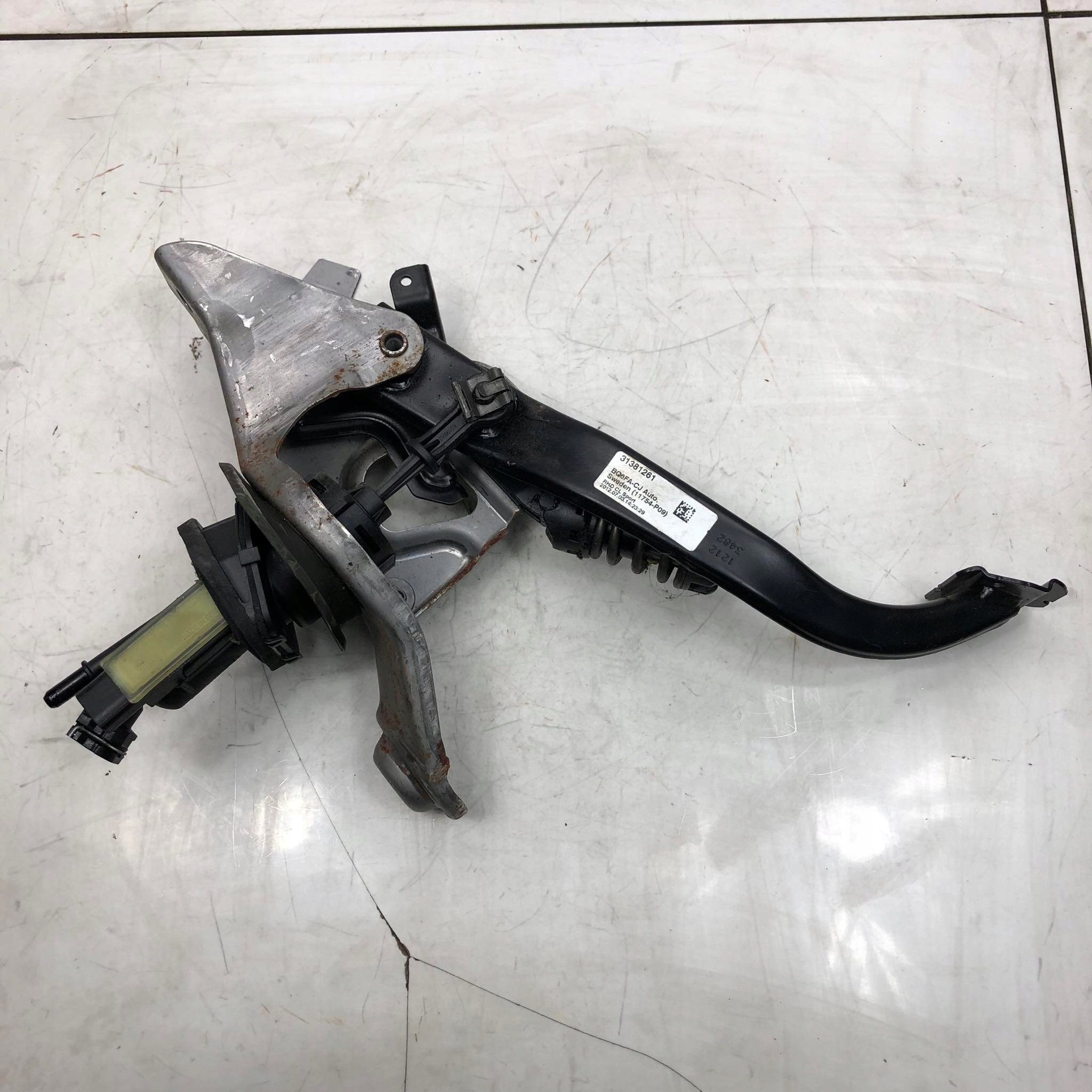 PEDAŁ SPRZĘGŁA ANGLIK XC60 I V60 I S60 II