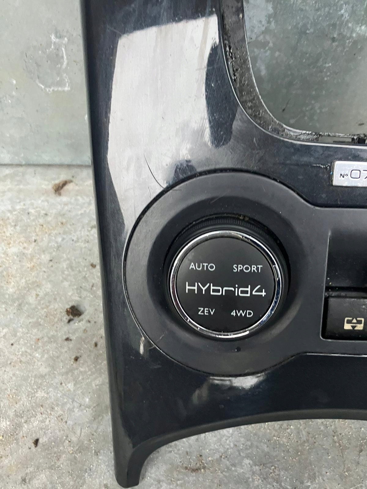 switch TRYBU running TUNEL 3008 HYBRID4