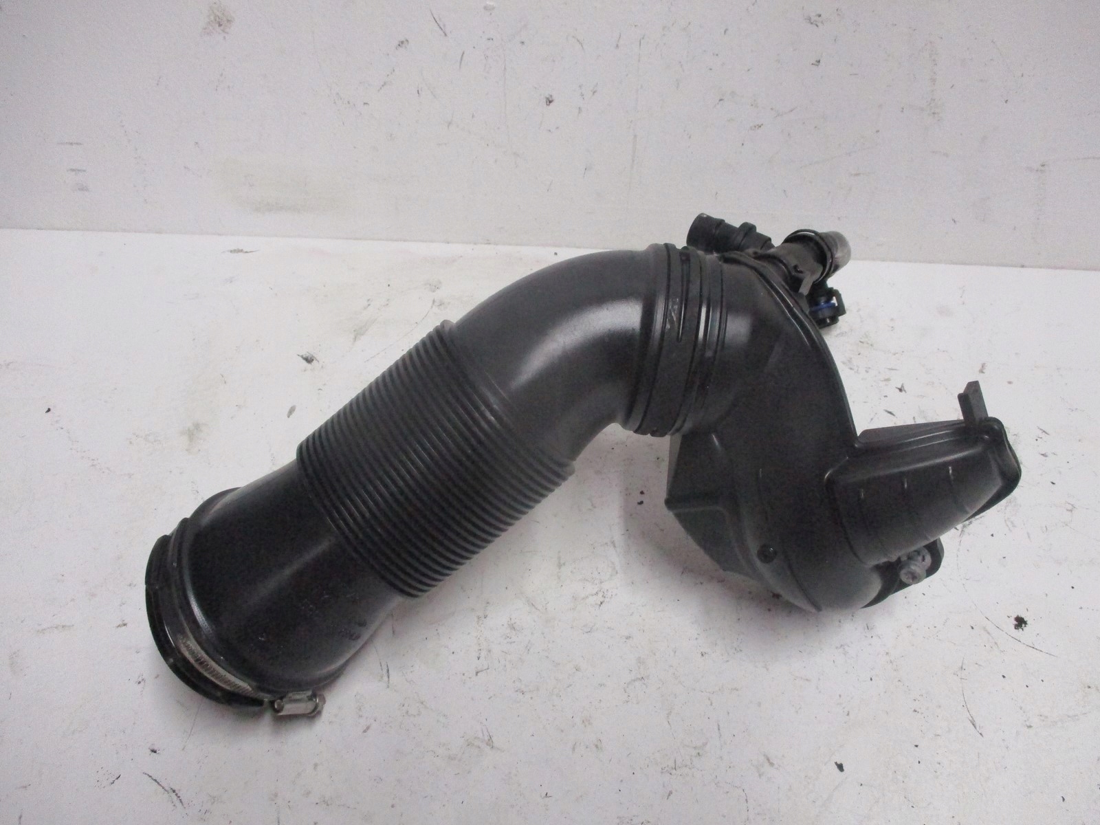 pipe hose VW 05C145654C