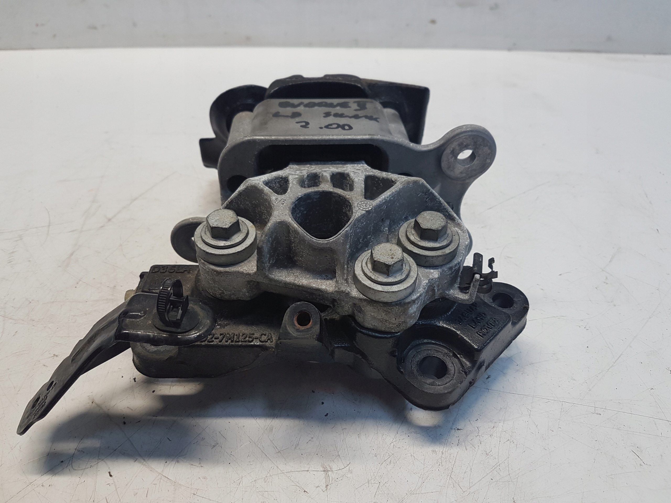RANGE ROVER EVOQUE II 2.0D holder engine mount