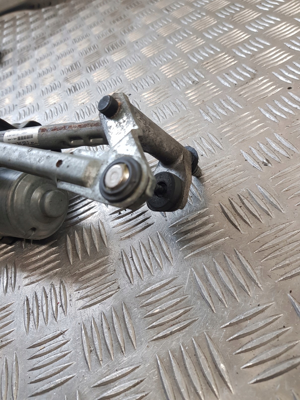 wiper mechanism left front 5P0955119A SEAT ALTEA 05R