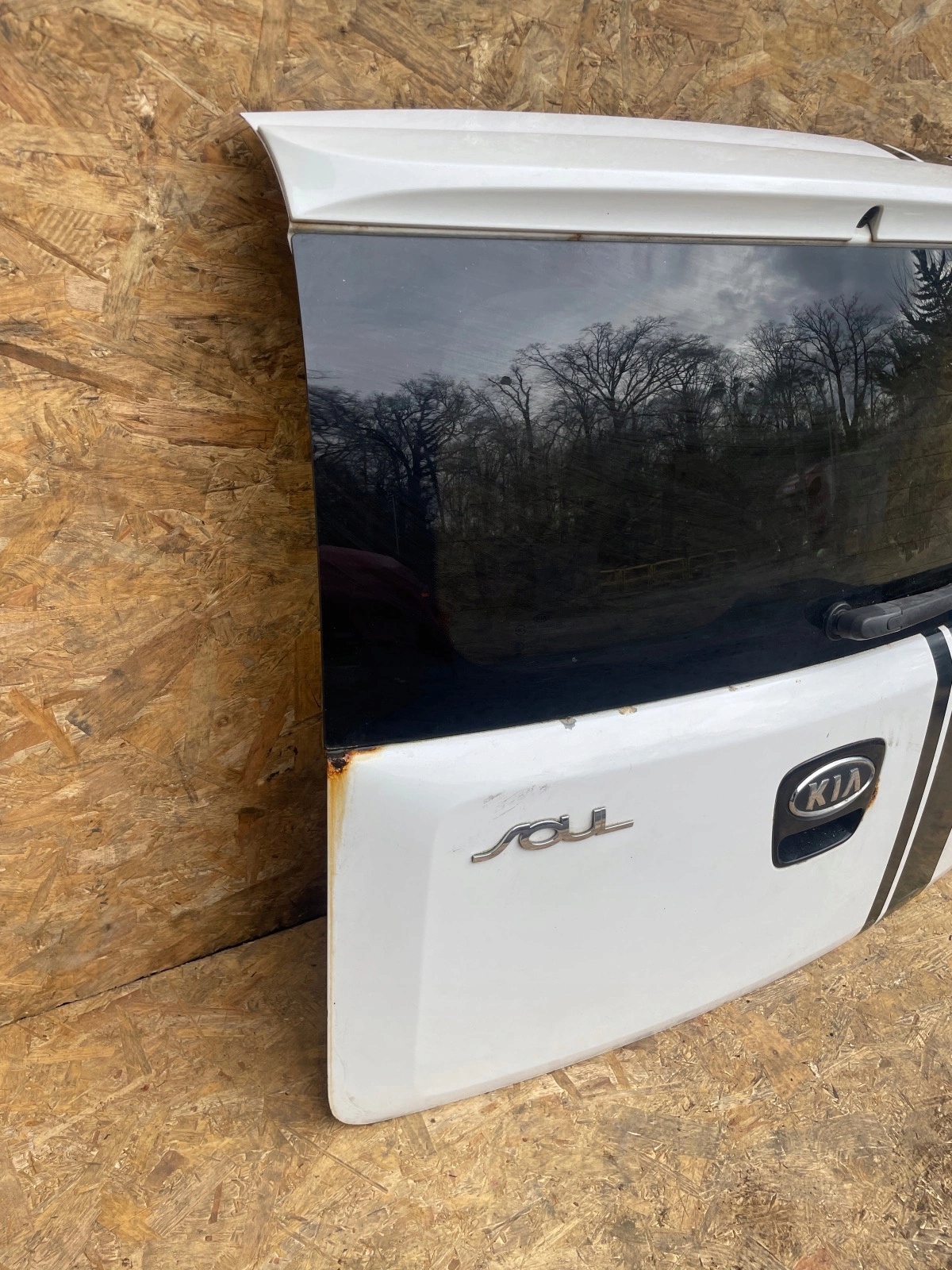 complete trunk door boot rear part Kia Soul and biala rdza