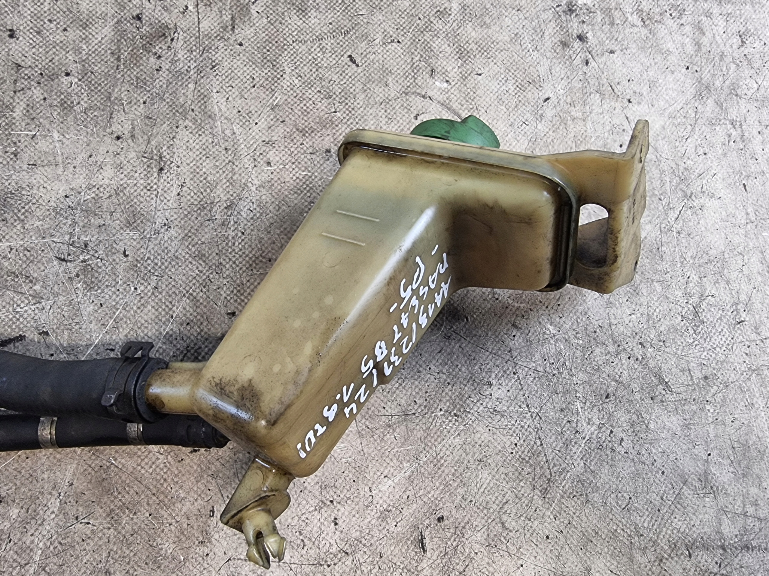 serbatoio LIQUIDO DO SERVOSTERZO OE 8D0422373C VW PASSAT B5 1.9 TDI 00r